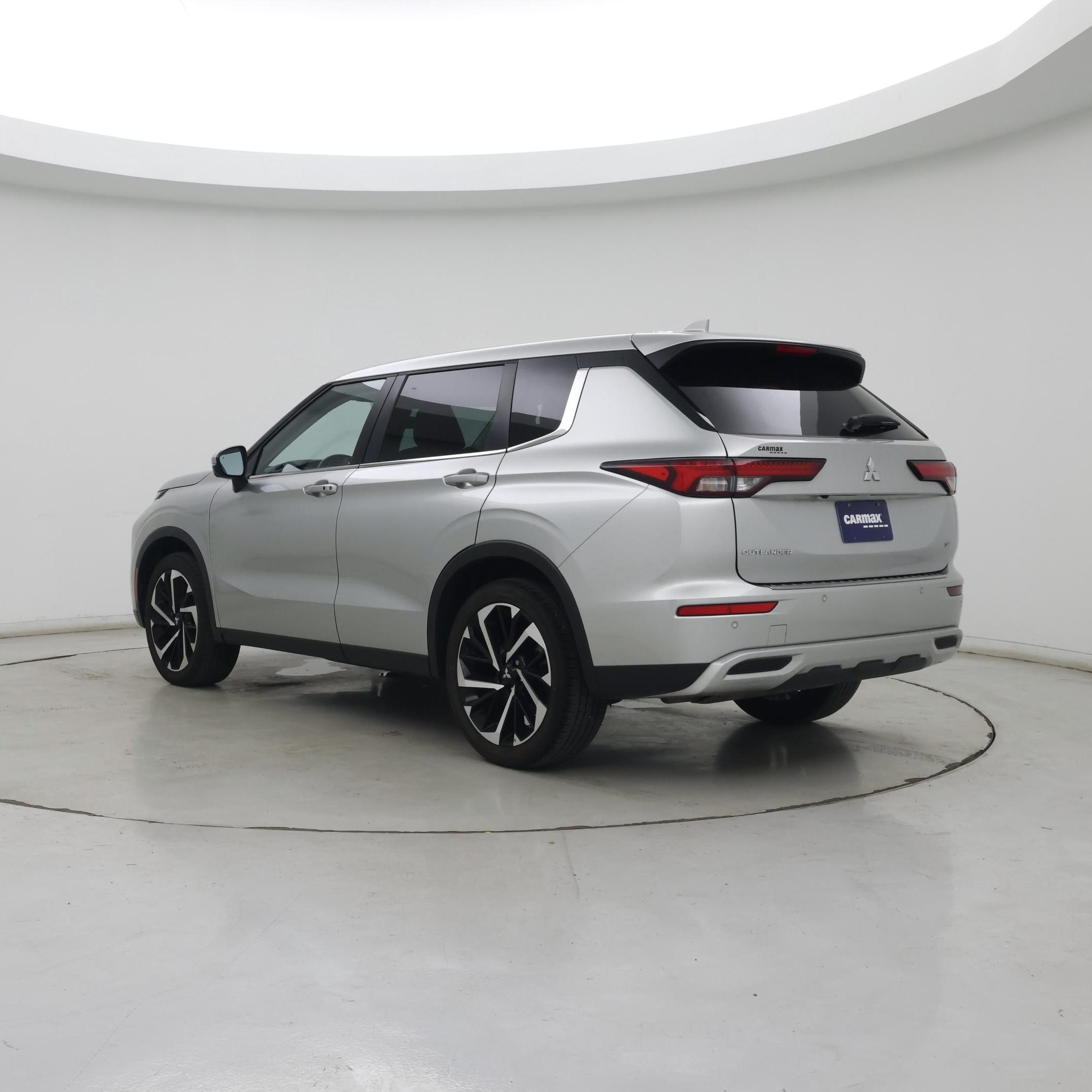 Thumbnail: 2022 Mitsubishi Outlander - 2
