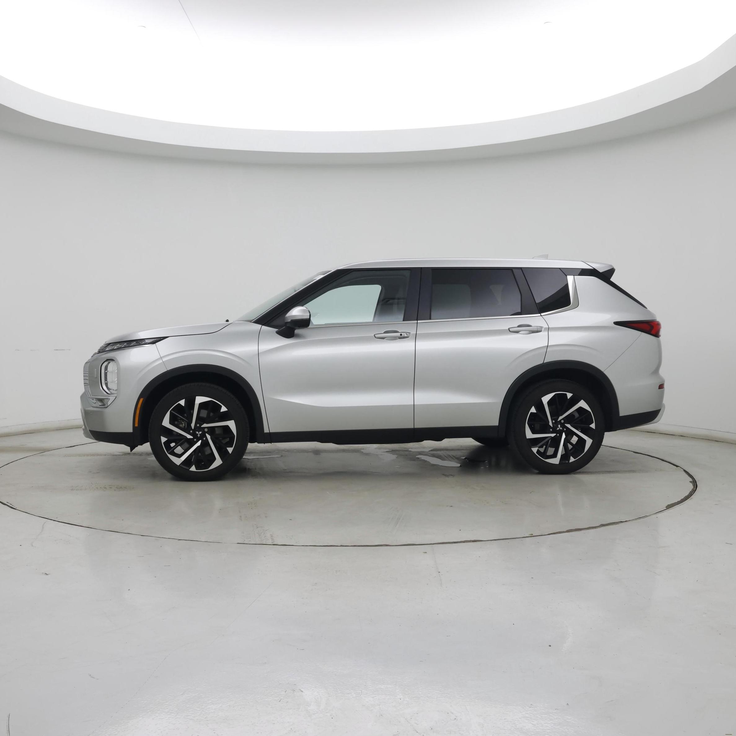 Thumbnail: 2022 Mitsubishi Outlander - 3