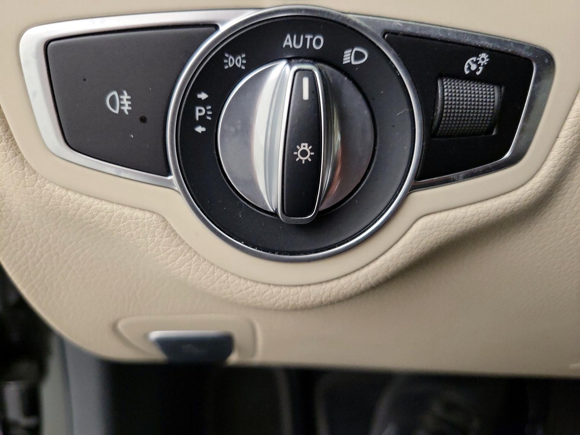 Thumbnail: 2020 Mercedes-Benz C-Class - 13