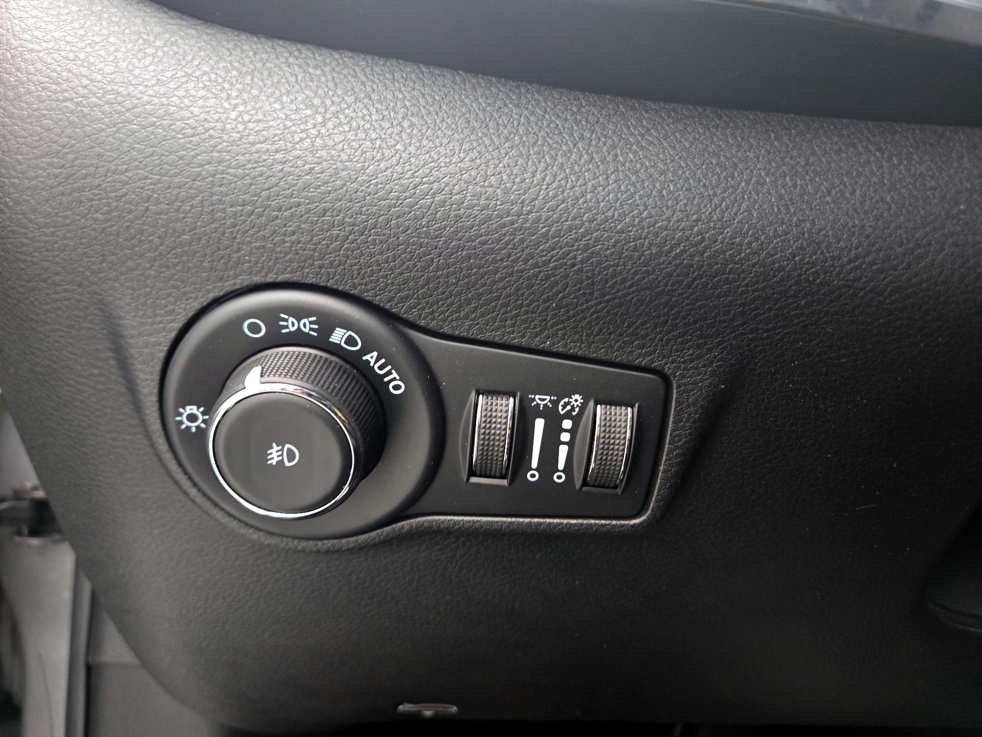 Thumbnail: 2022 Jeep Compass - 13
