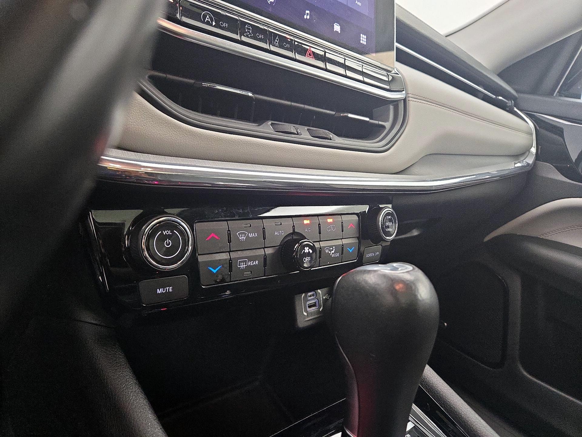 Thumbnail: 2022 Jeep Compass - 16