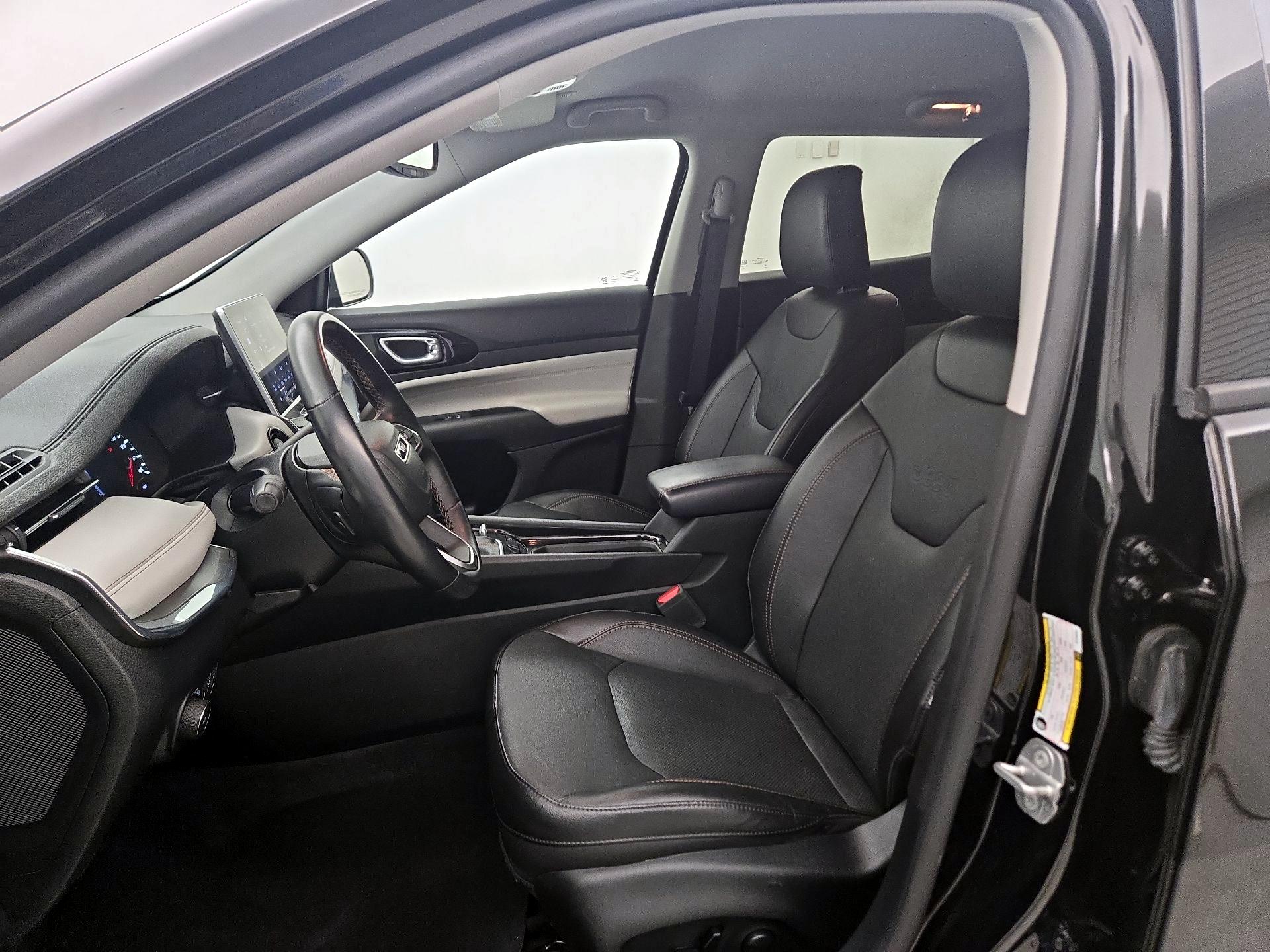 Thumbnail: 2022 Jeep Compass - 11