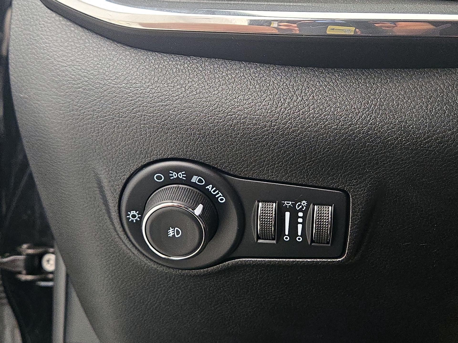 Thumbnail: 2022 Jeep Compass - 13