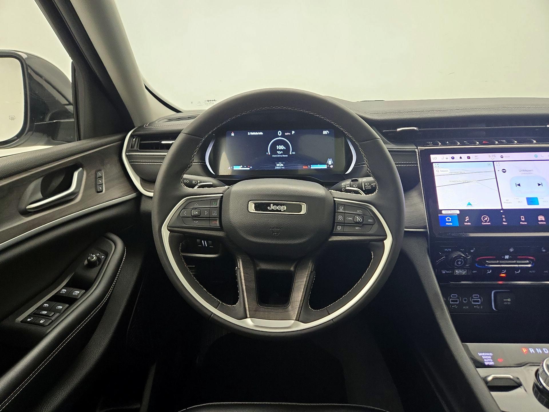 Thumbnail: 2023 Jeep Grand Cherokee - 10