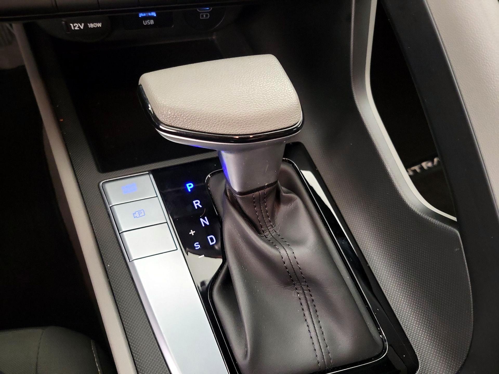 Thumbnail: 2024 Hyundai Elantra - 18