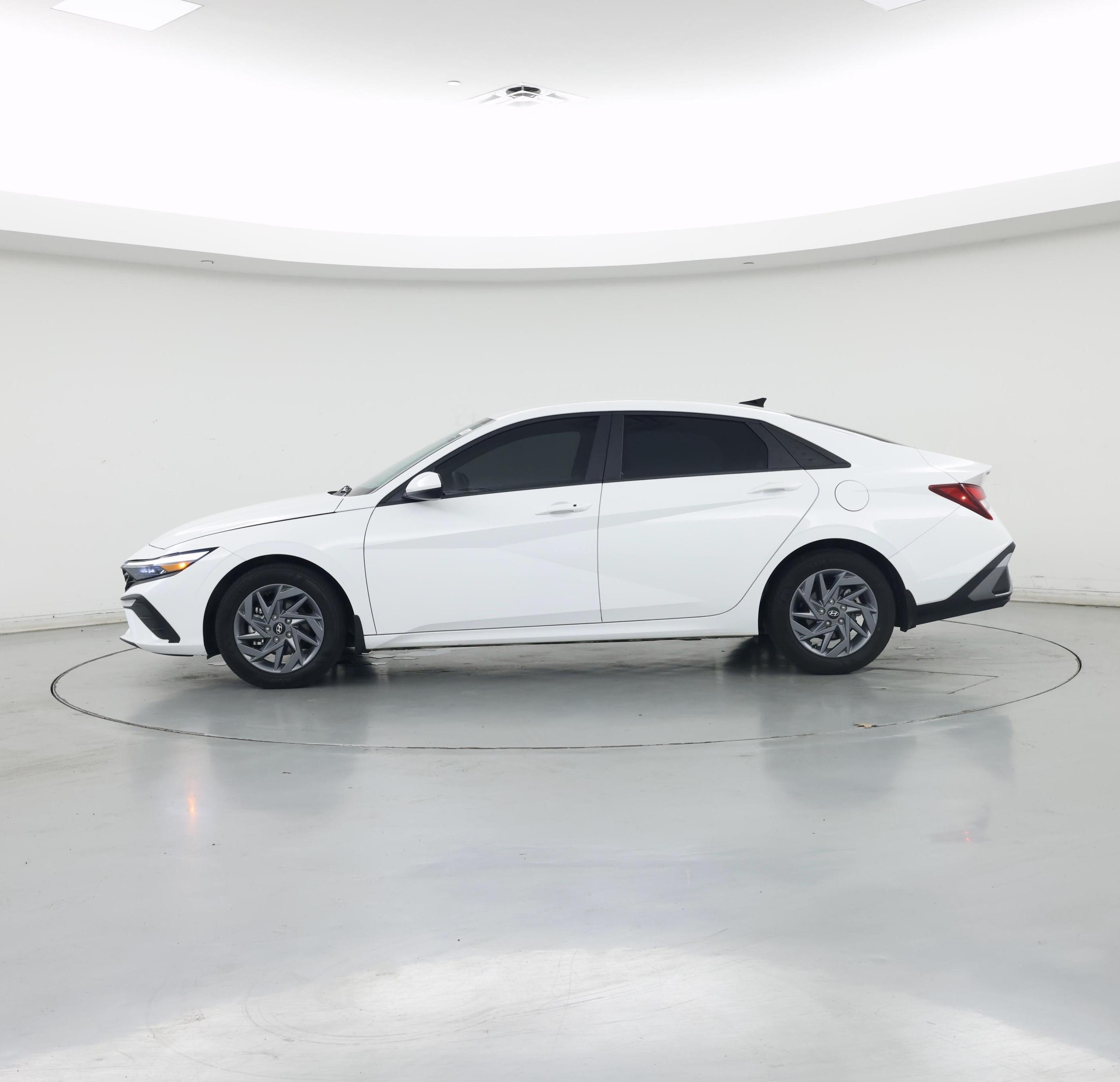 Thumbnail: 2024 Hyundai Elantra - 3