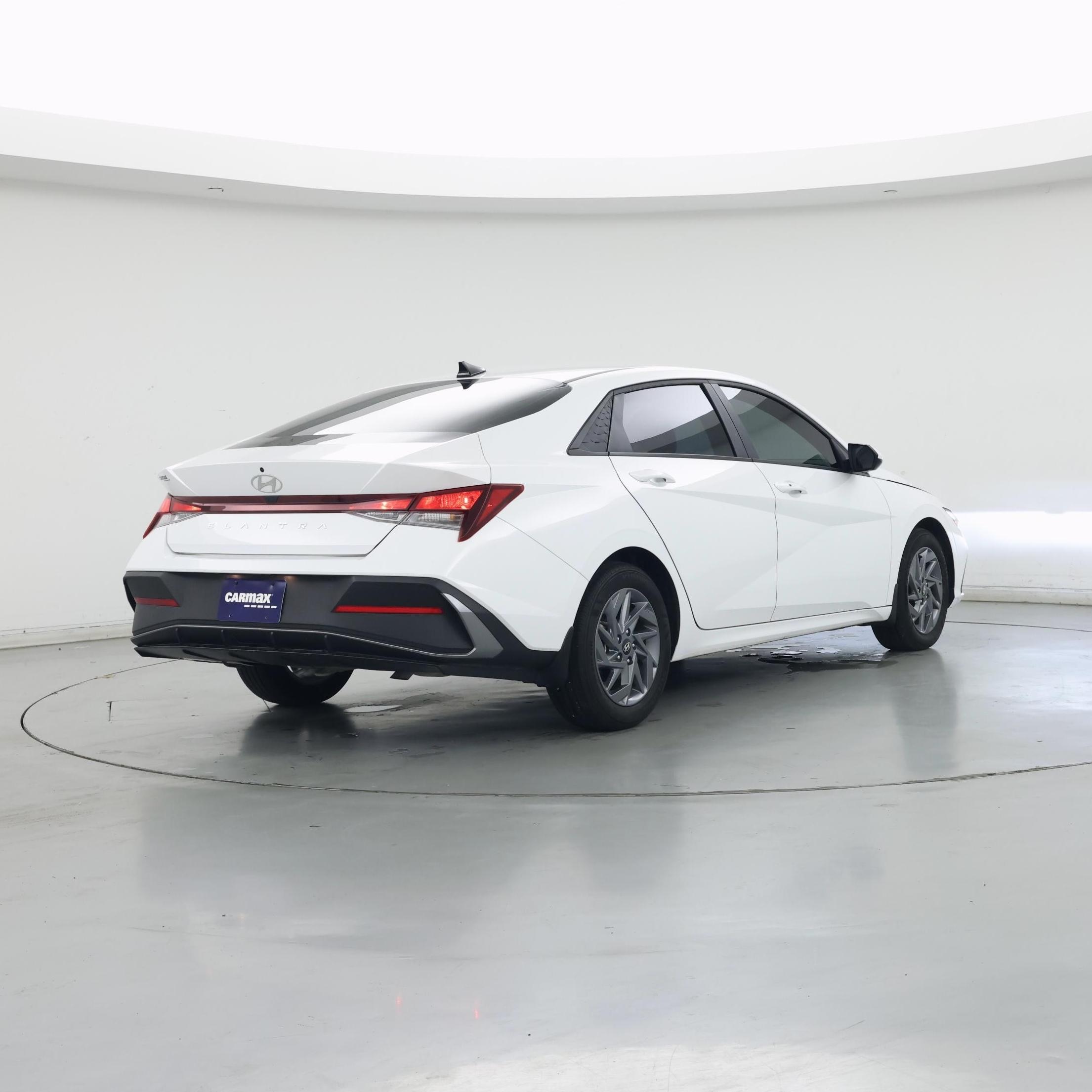 Thumbnail: 2024 Hyundai Elantra - 8