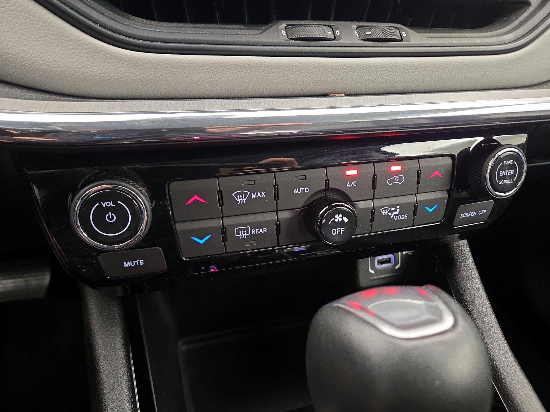 Thumbnail: 2022 Jeep Compass - 16