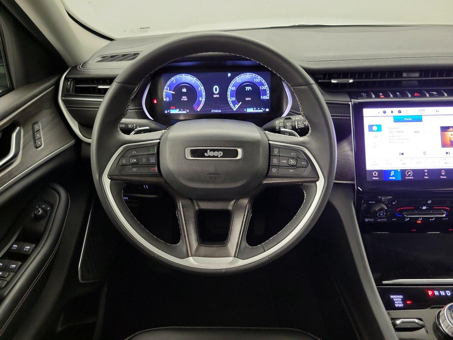 Thumbnail: 2023 Jeep Grand Cherokee - 10