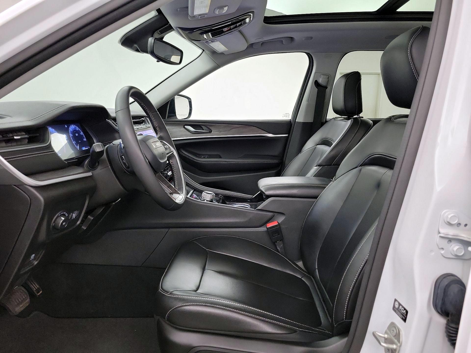 Thumbnail: 2023 Jeep Grand Cherokee - 11