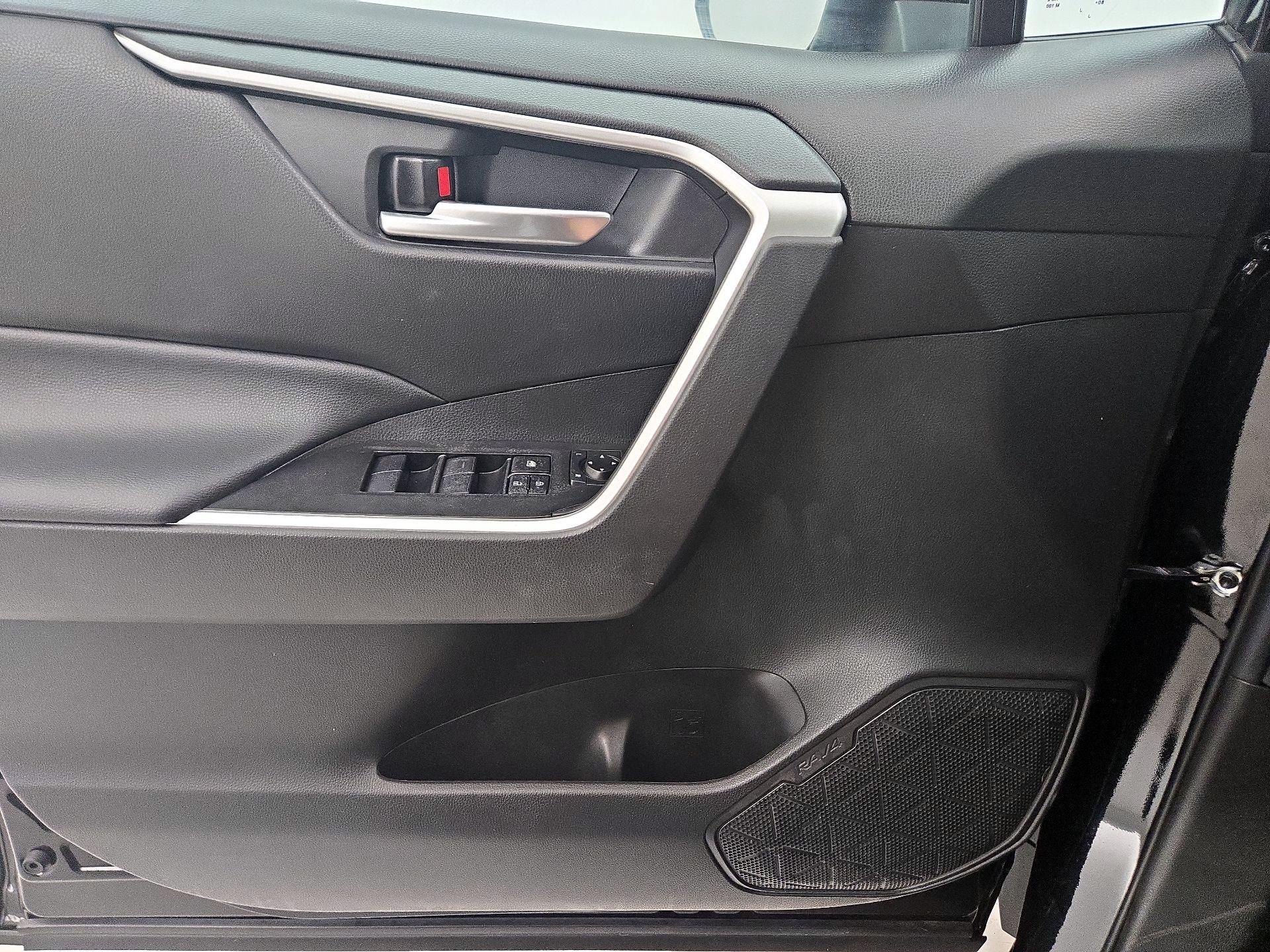 Thumbnail: 2021 Toyota RAV4 - 12