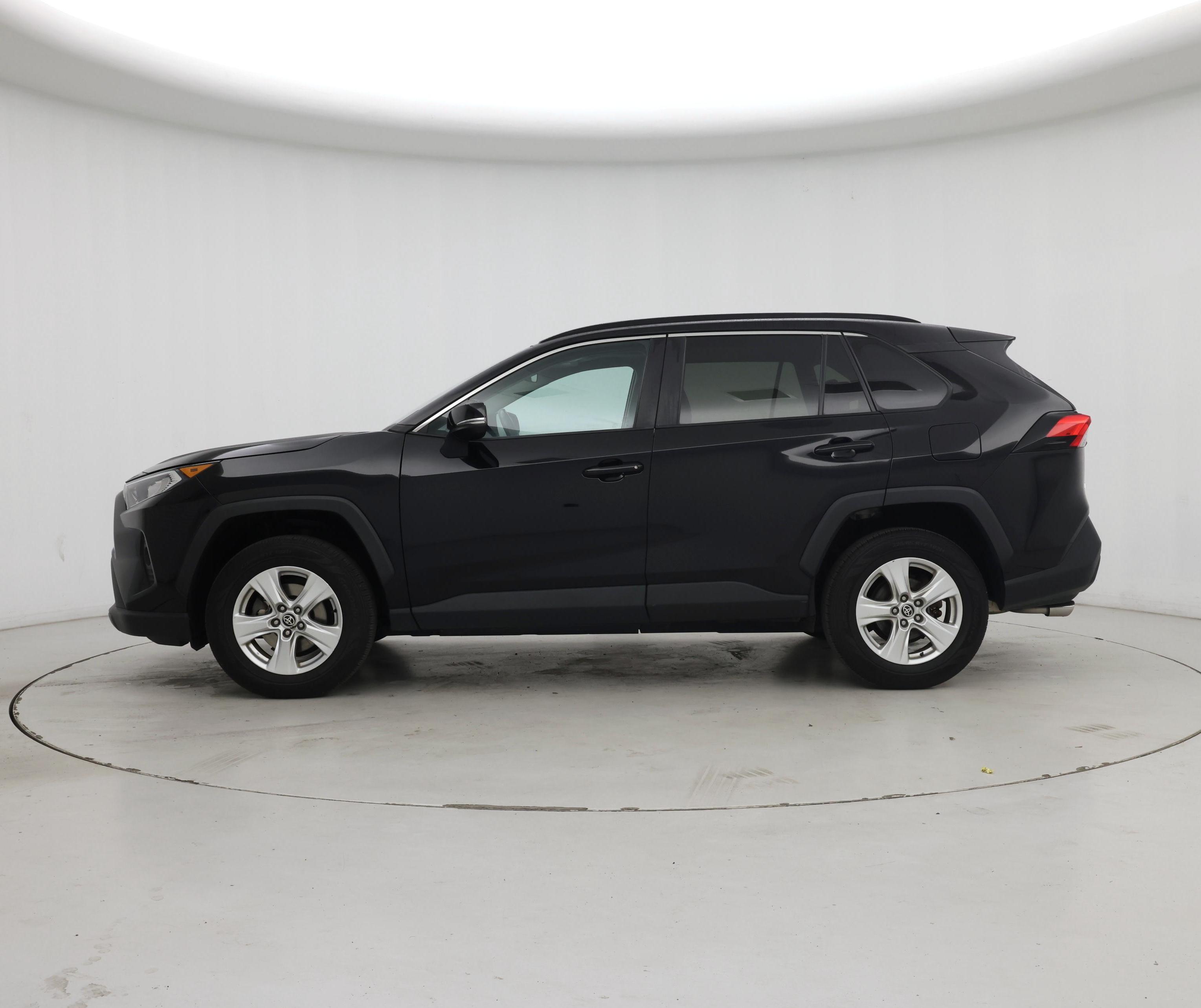Thumbnail: 2021 Toyota RAV4 - 3