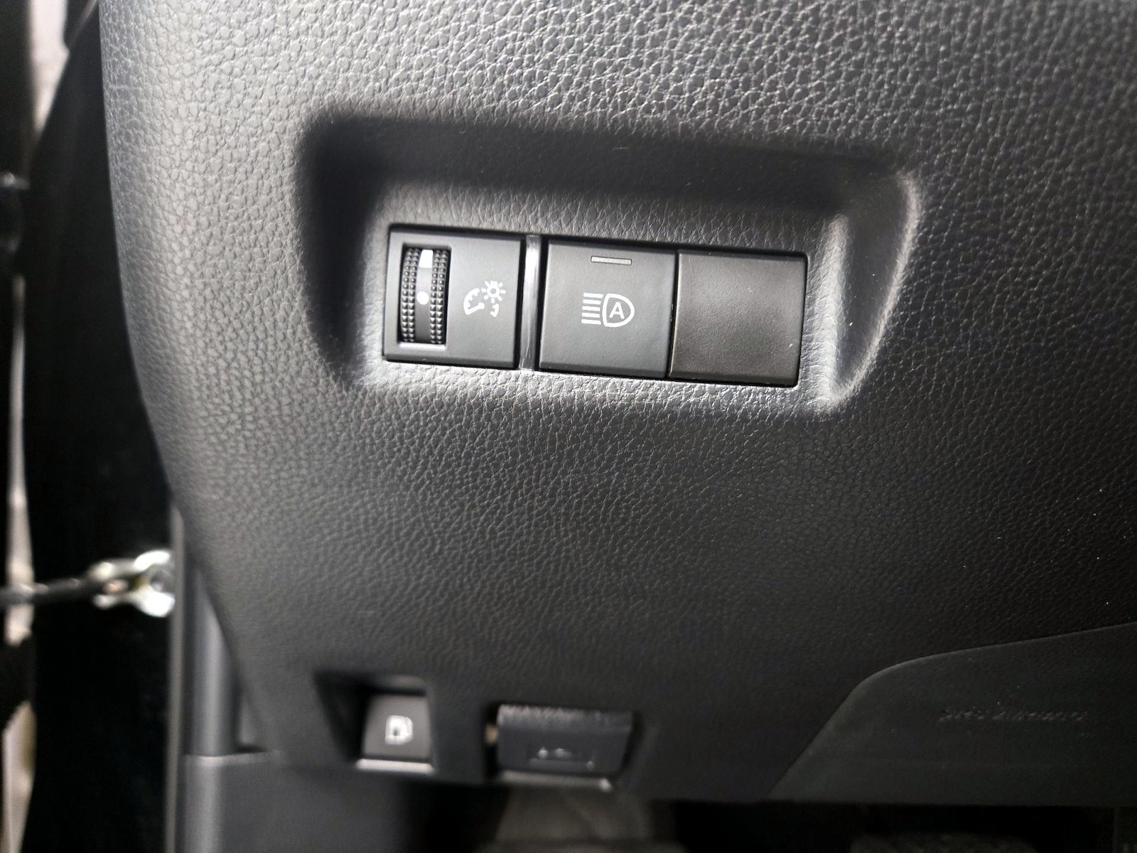 2022 Toyota RAV4 LE - Photo 14