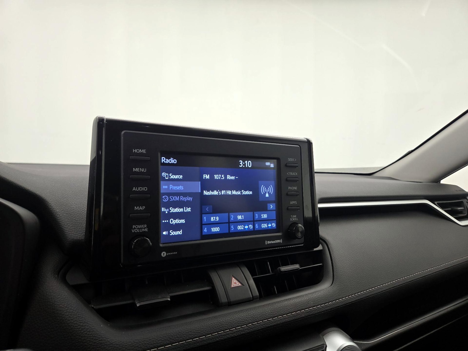 2022 Toyota RAV4 LE - Photo 16