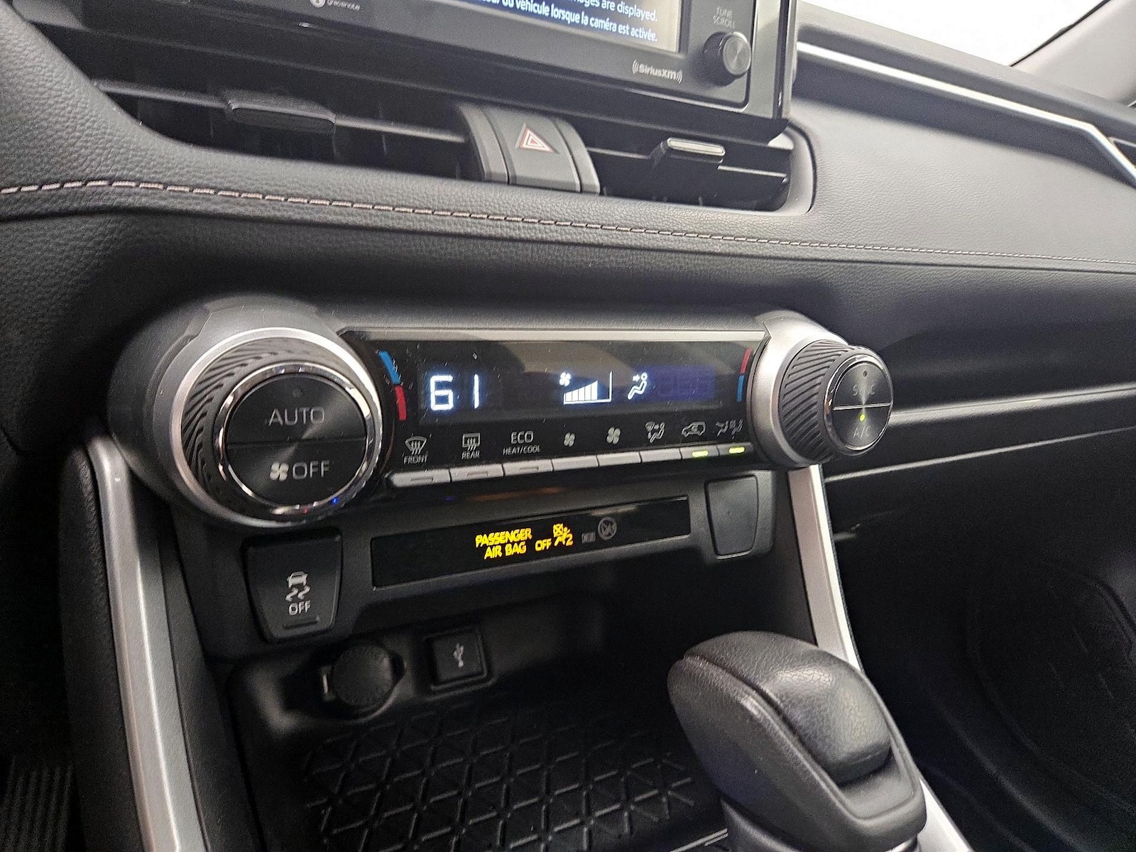 2022 Toyota RAV4 LE - Photo 17