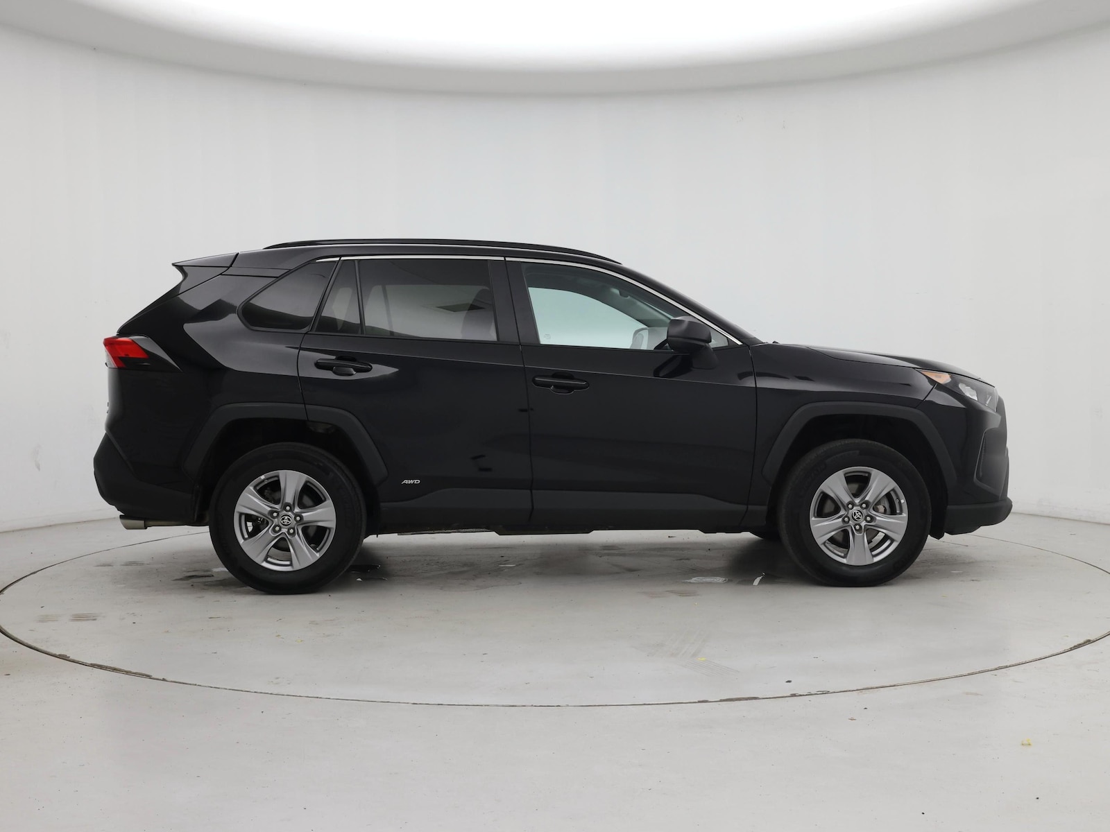 2022 Toyota RAV4 LE - Photo 8