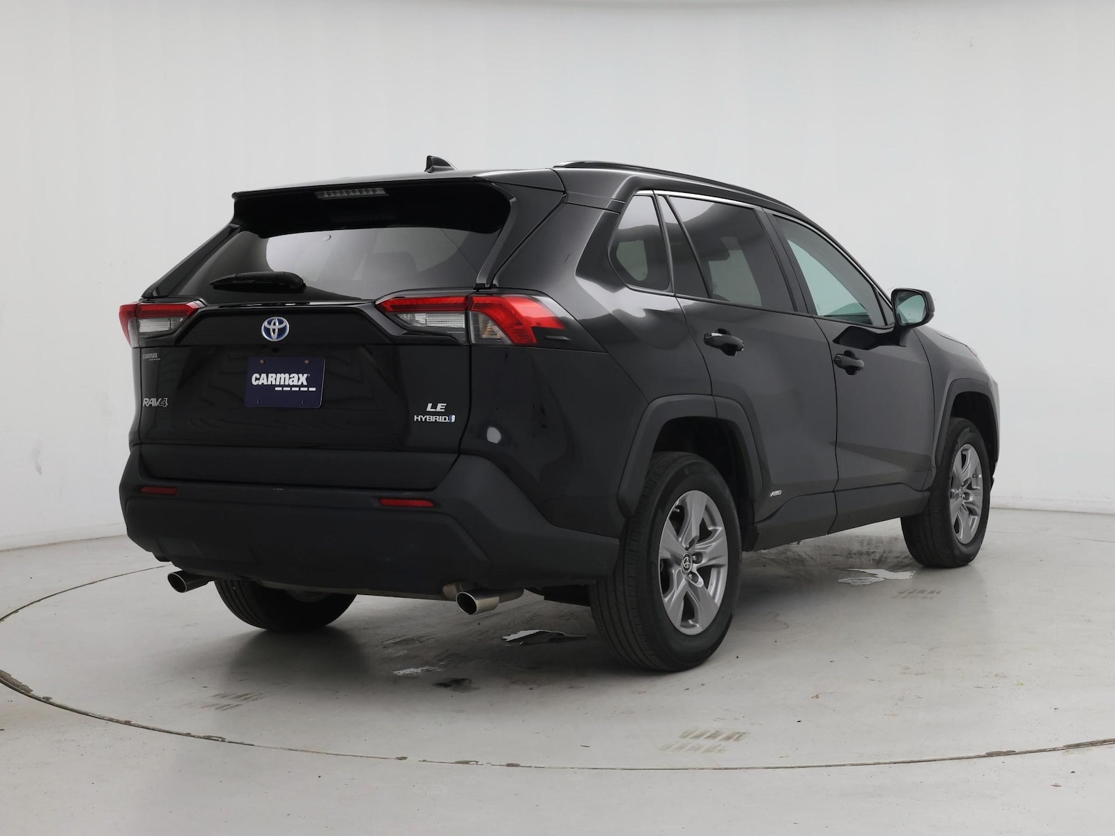 2022 Toyota RAV4 LE - Photo 9