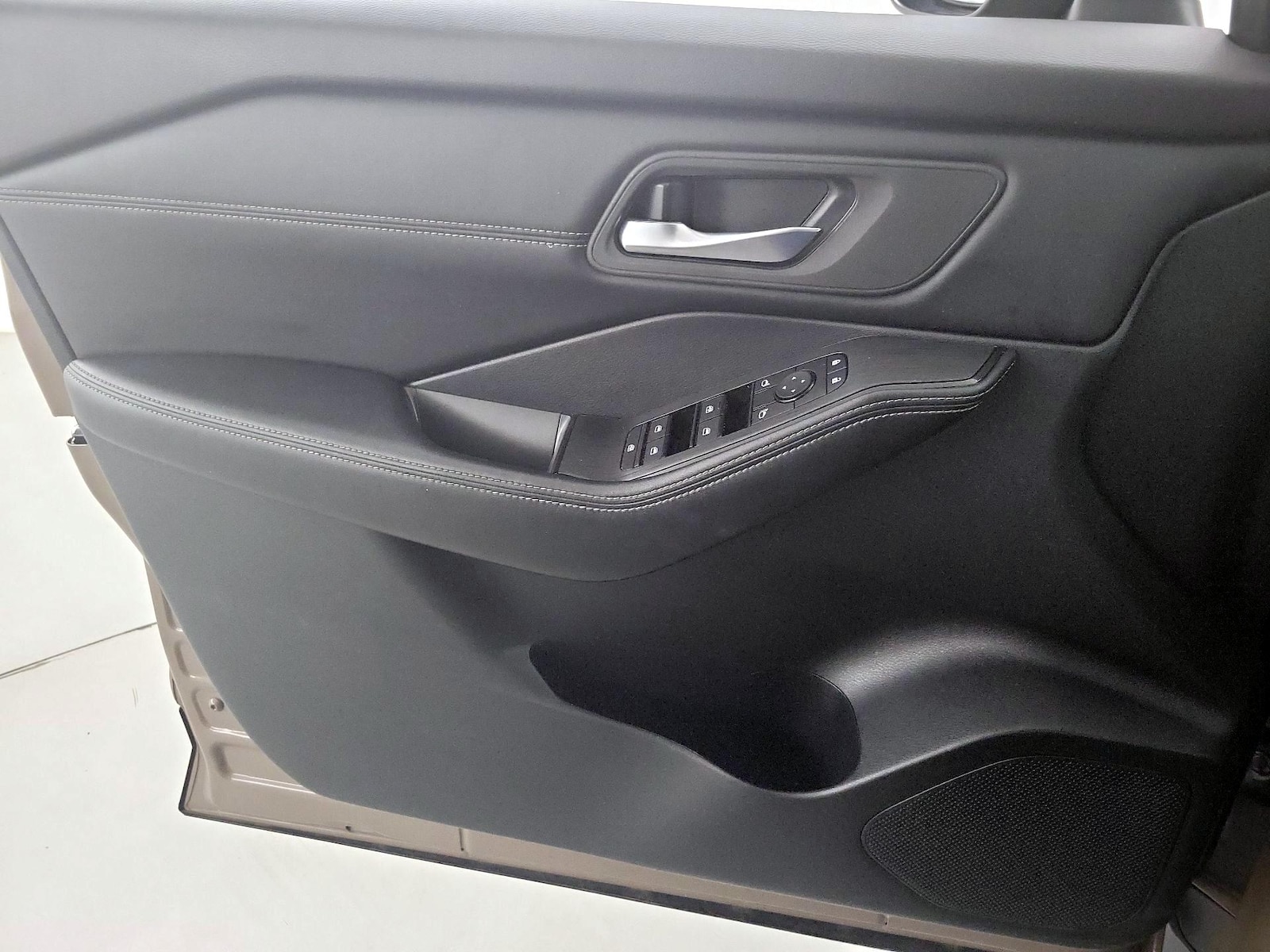 2024 Nissan Rogue SV - Photo 13