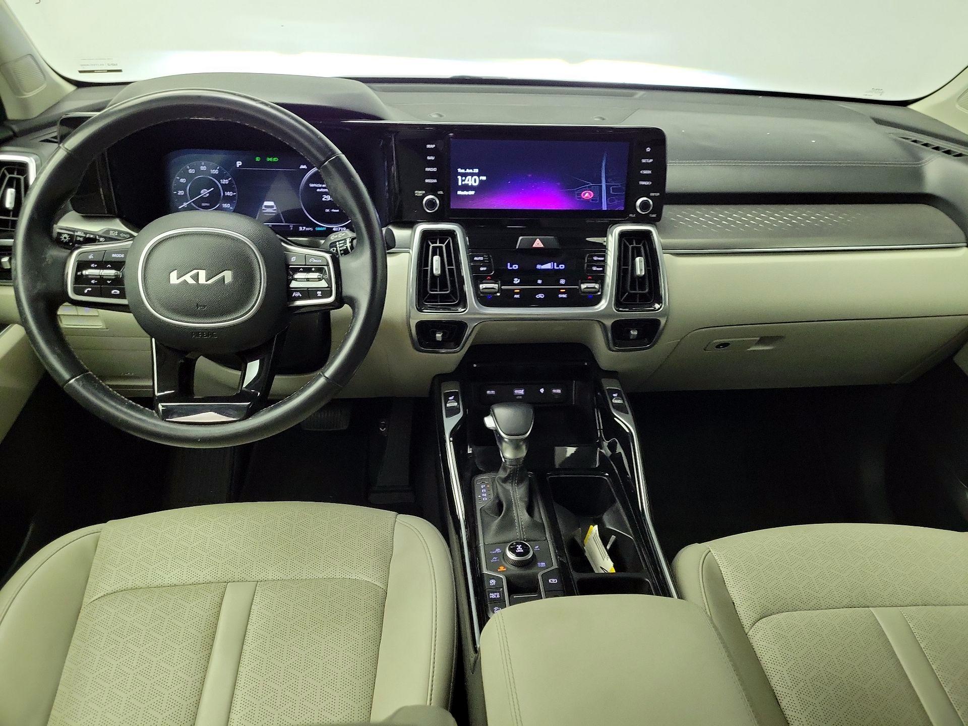 Thumbnail: 2023 Kia Sorento - 9