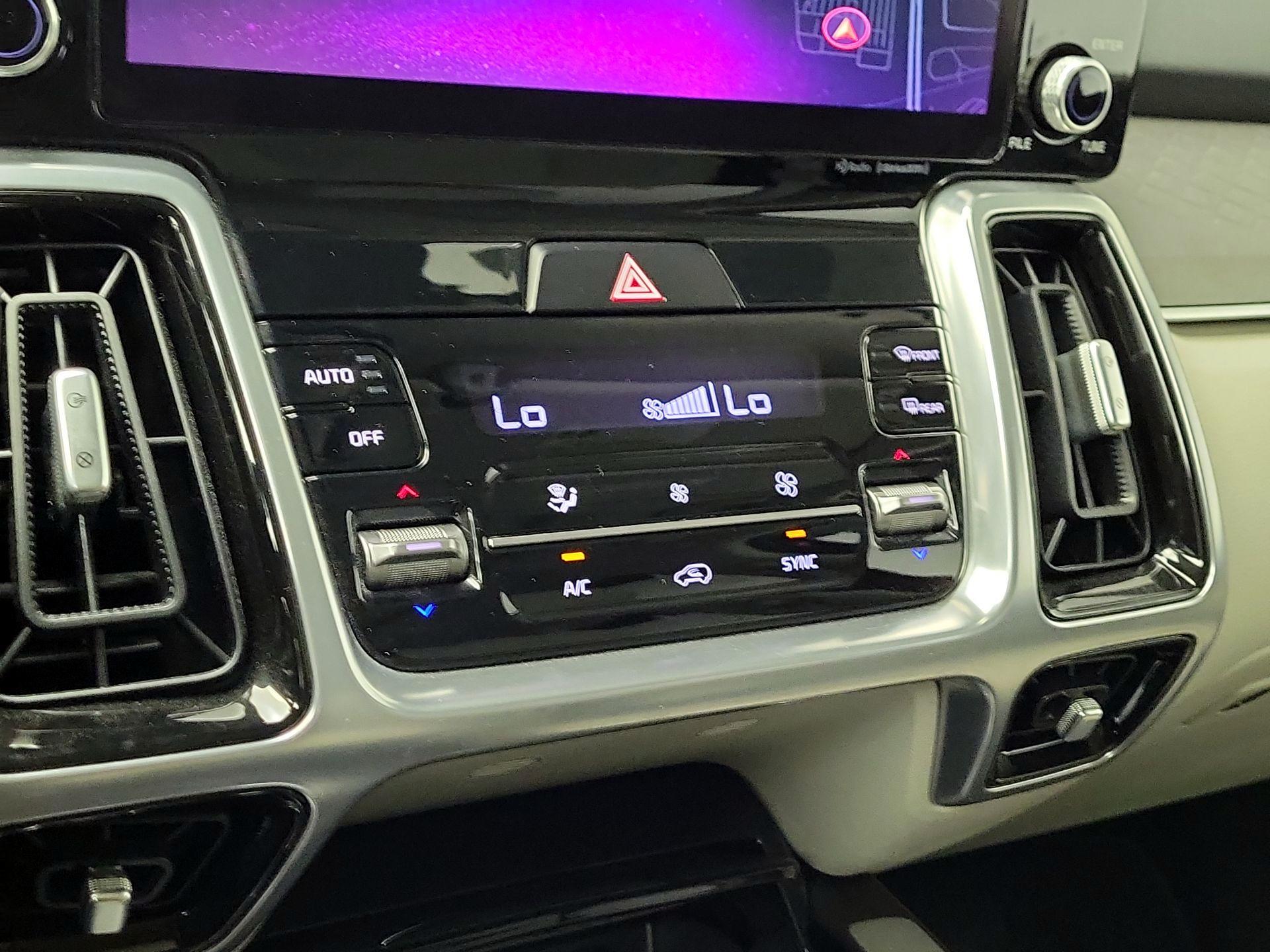 Thumbnail: 2023 Kia Sorento - 16