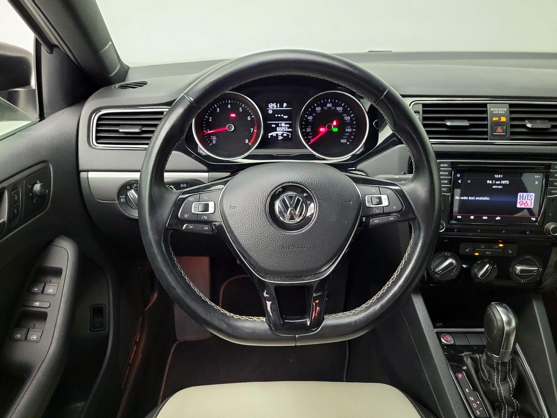 Thumbnail: 2017 Volkswagen Jetta - 10