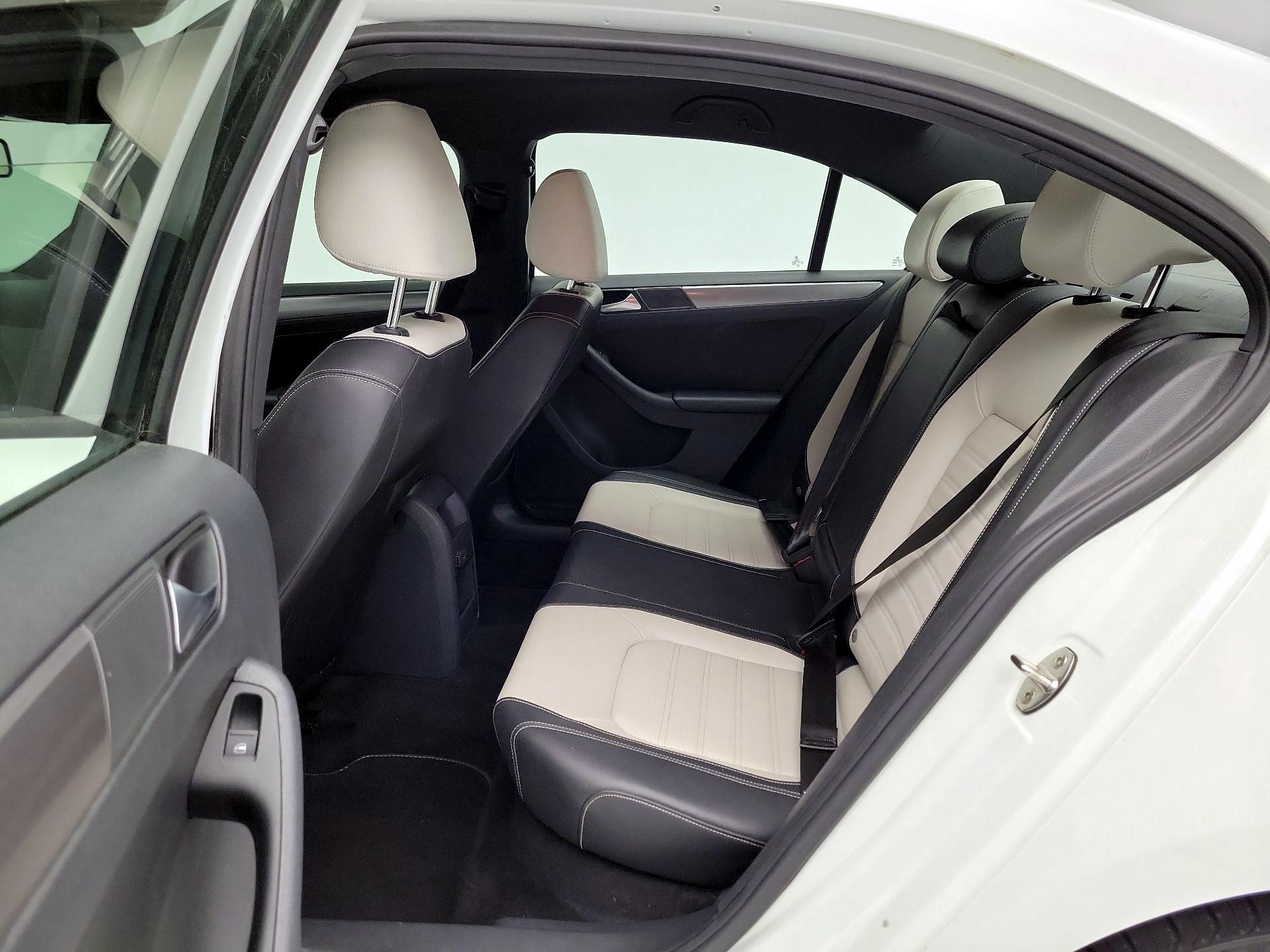 Thumbnail: 2017 Volkswagen Jetta - 19
