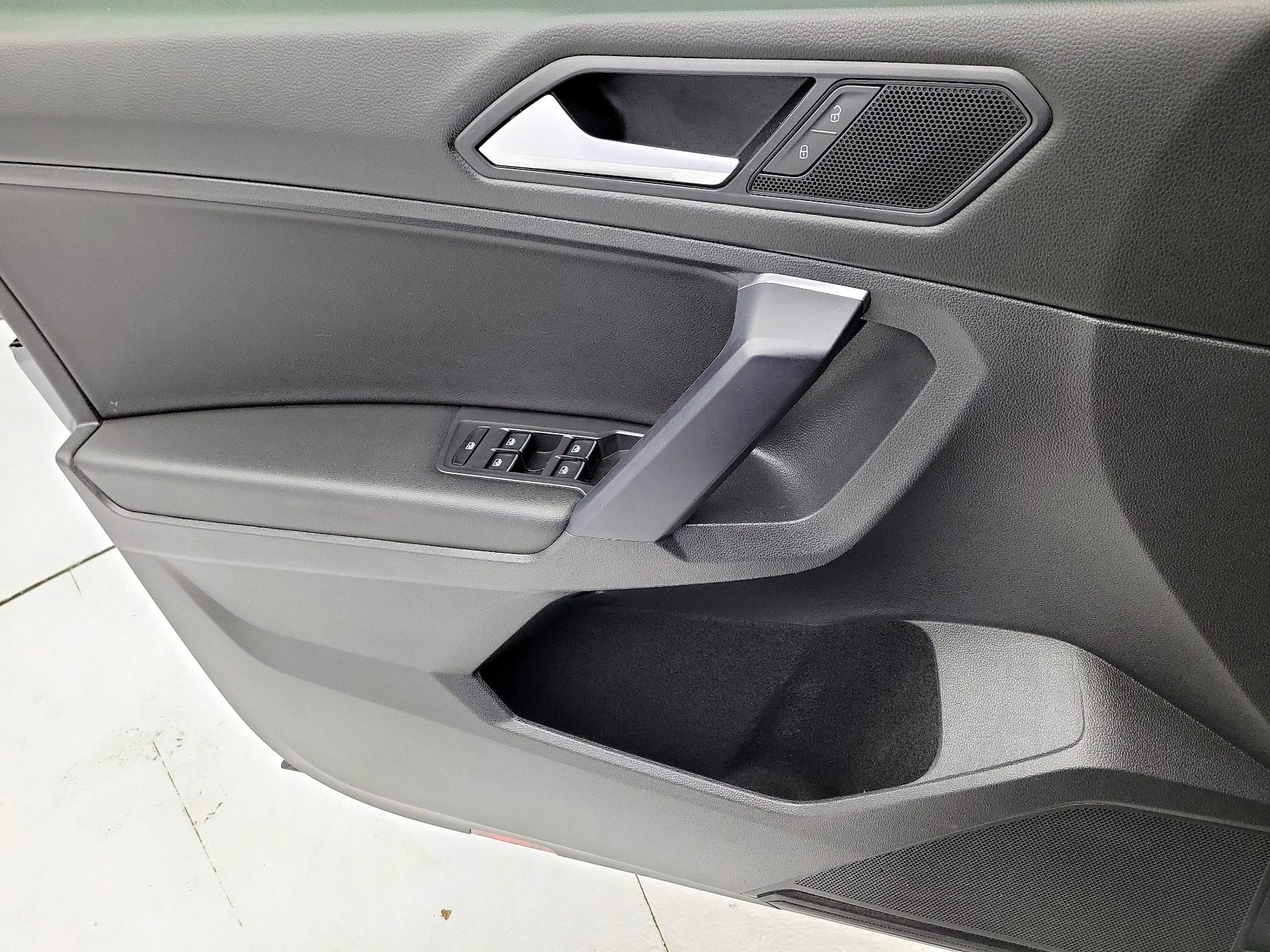 Thumbnail: 2021 Volkswagen Tiguan - 12
