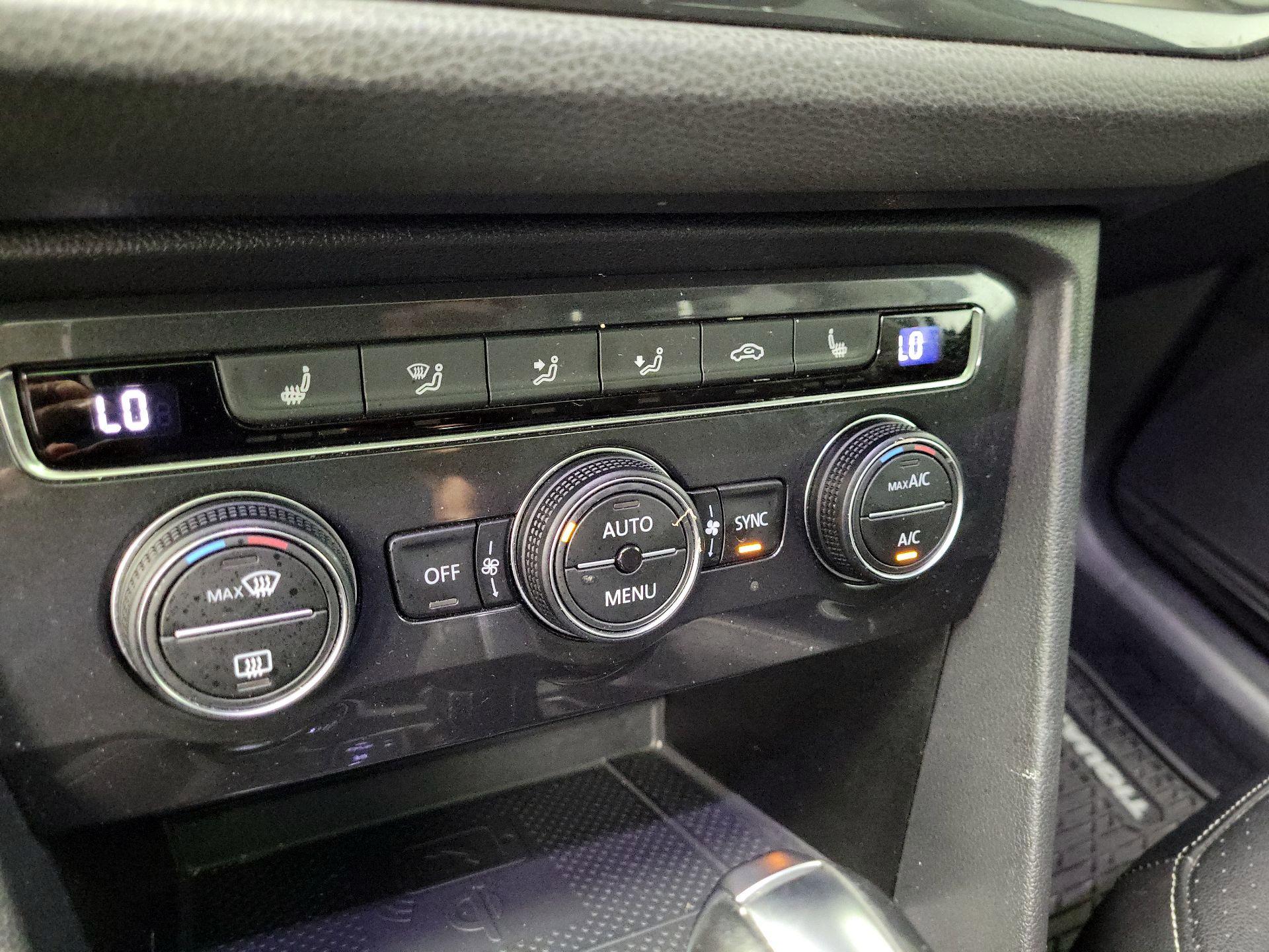 Thumbnail: 2021 Volkswagen Tiguan - 16