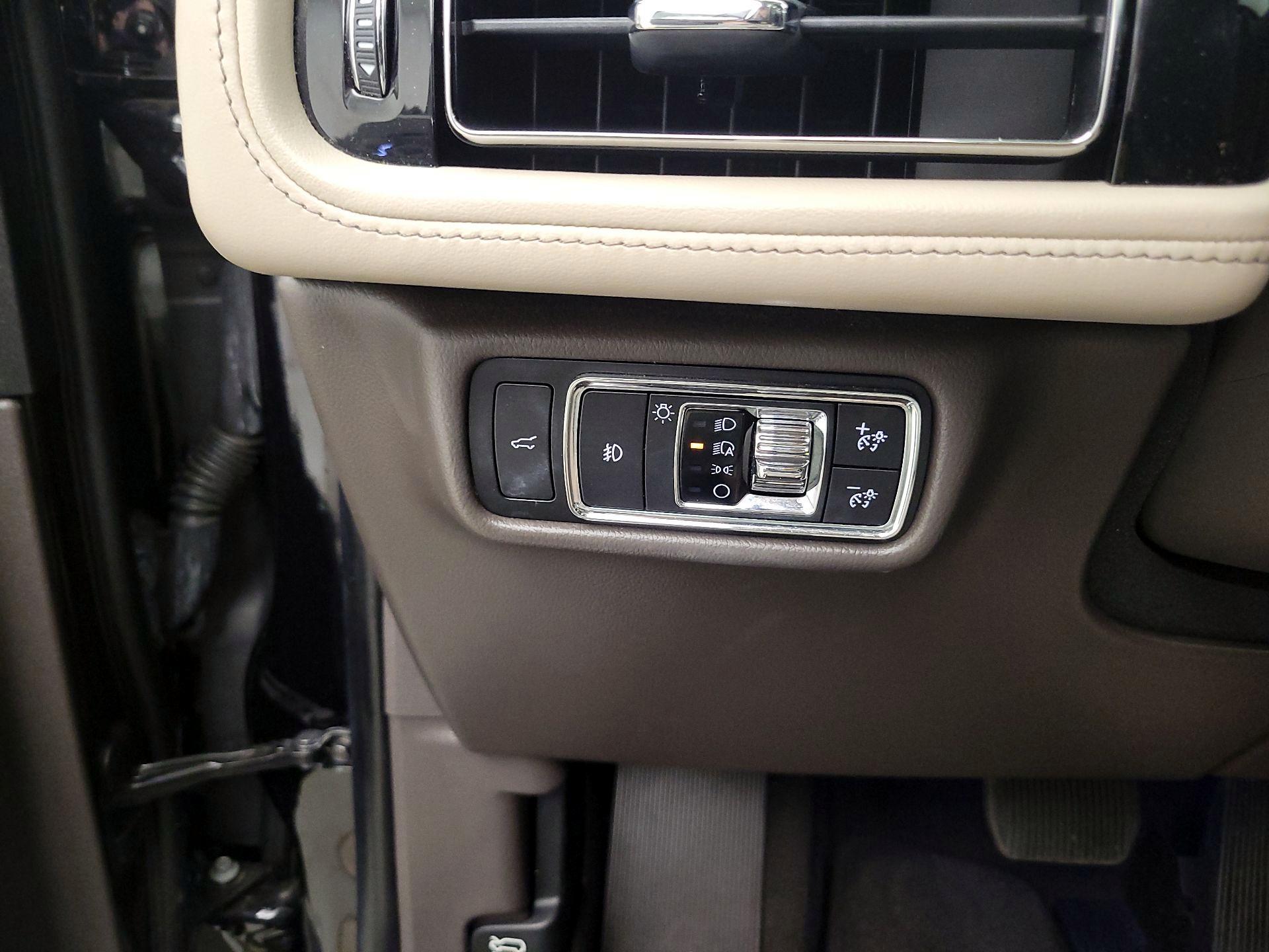 Thumbnail: 2020 Lincoln Aviator - 13