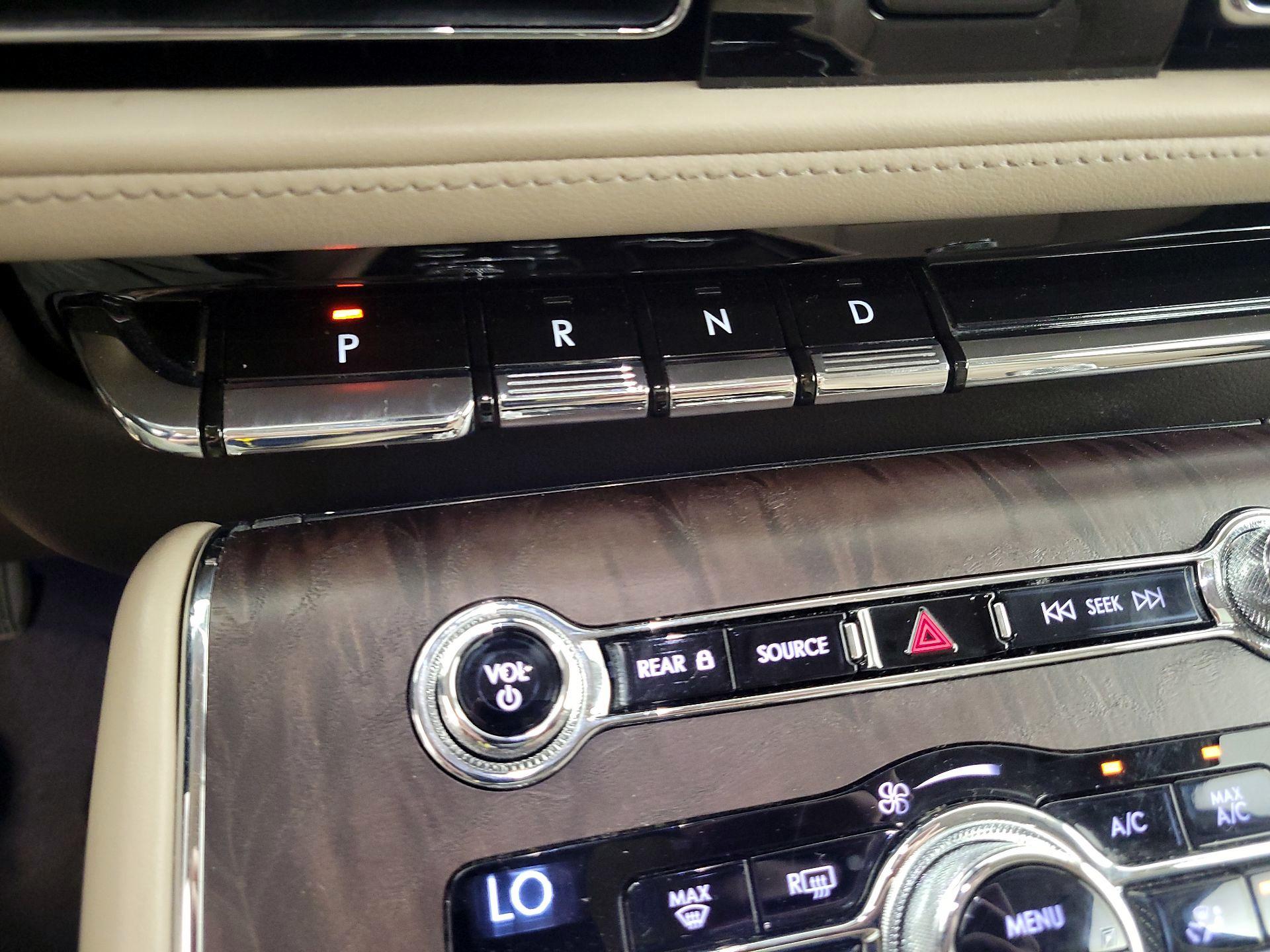Thumbnail: 2020 Lincoln Aviator - 17