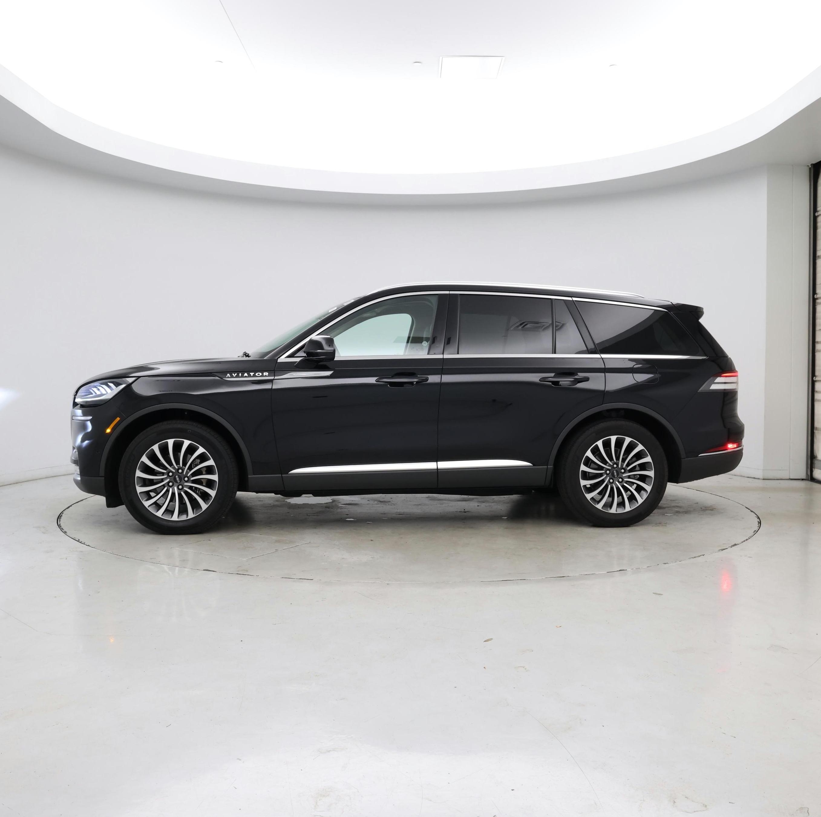 Thumbnail: 2020 Lincoln Aviator - 3