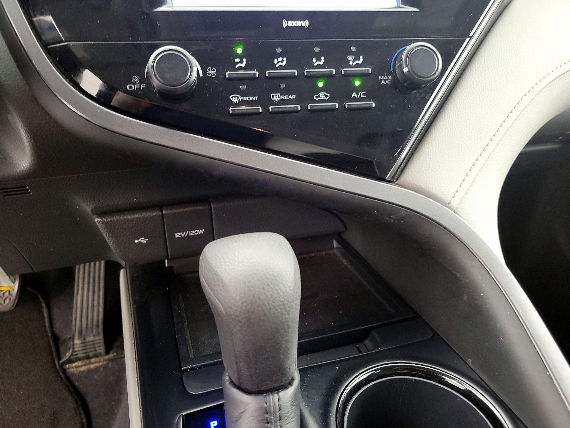 Thumbnail: 2020 Toyota Camry - 16