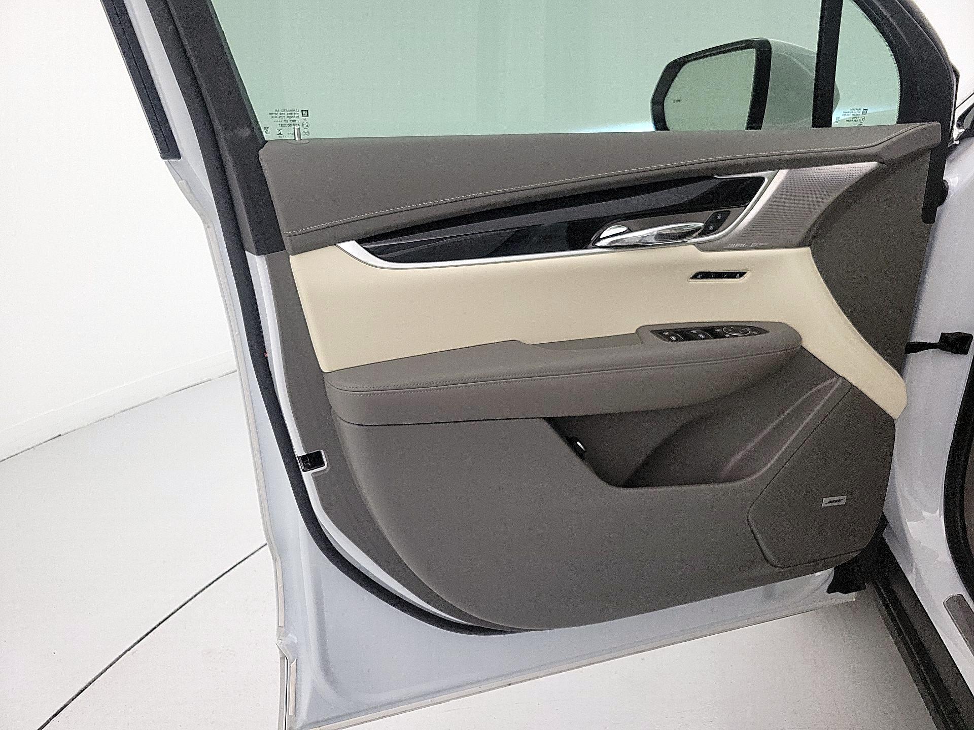 Thumbnail: 2025 Cadillac XT6 - 12