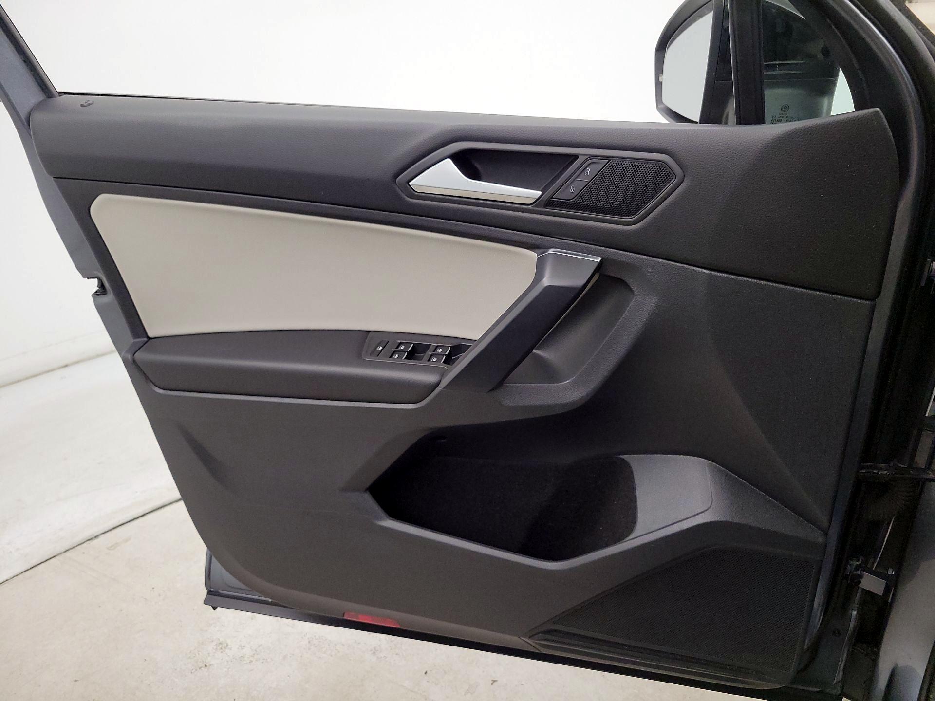 Thumbnail: 2021 Volkswagen Tiguan - 12