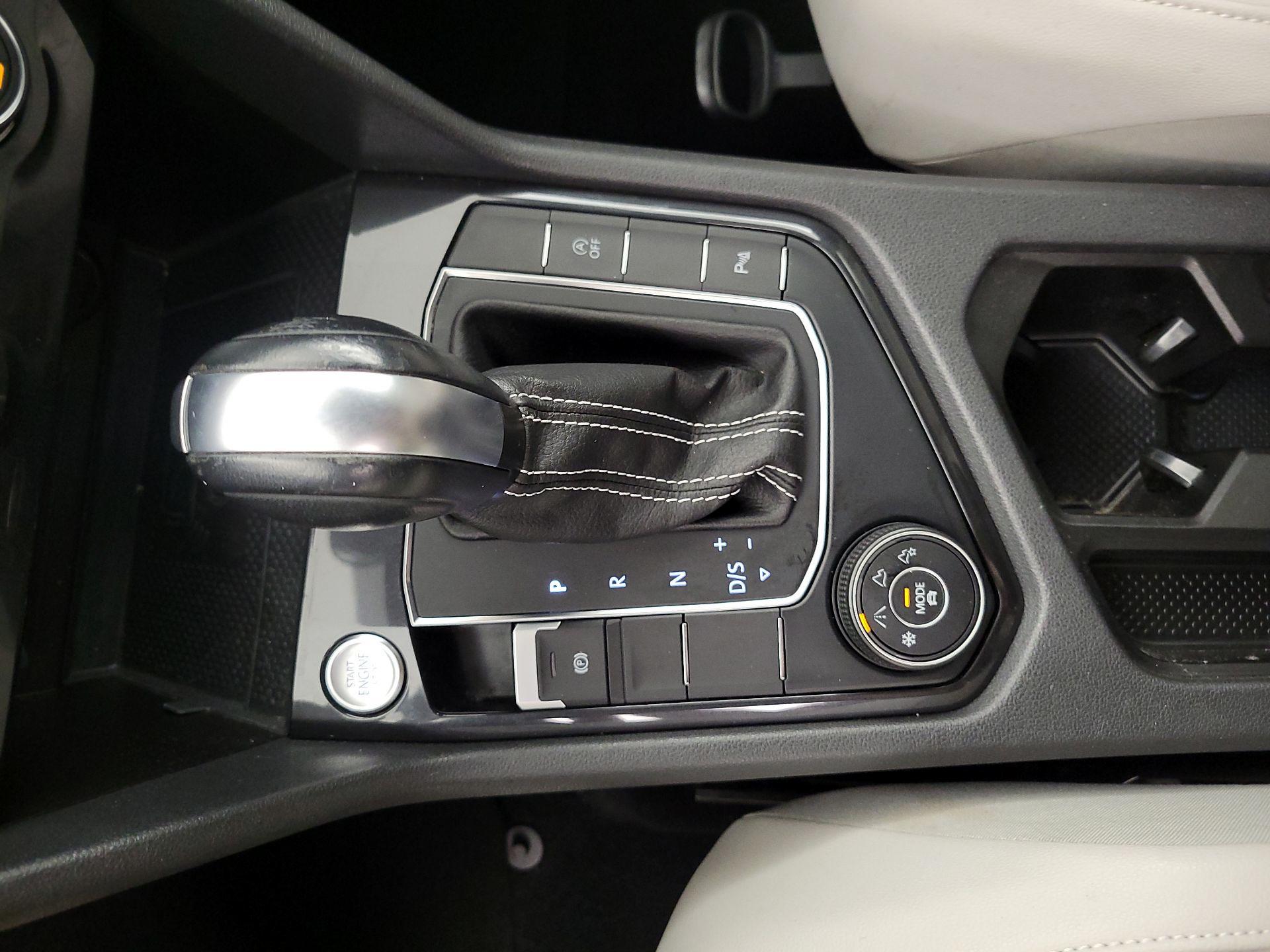 Thumbnail: 2021 Volkswagen Tiguan - 17