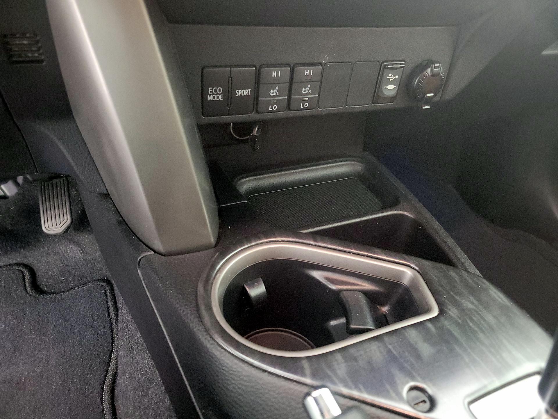 Thumbnail: 2017 Toyota RAV4 - 19