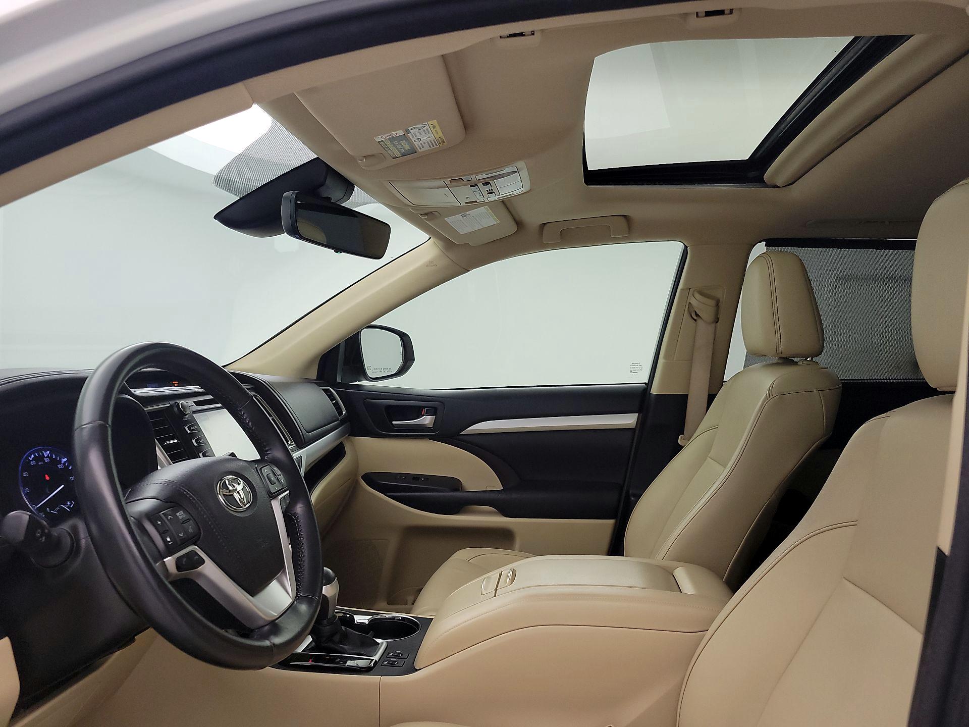 Thumbnail: 2017 Toyota Highlander - 20