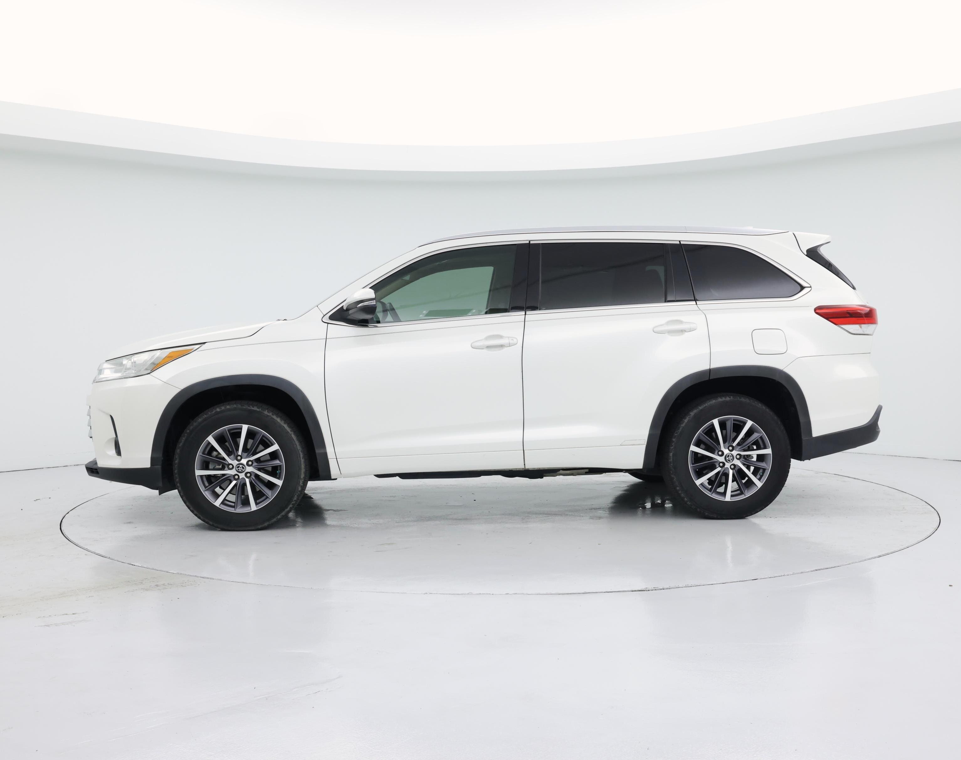 Thumbnail: 2017 Toyota Highlander - 3