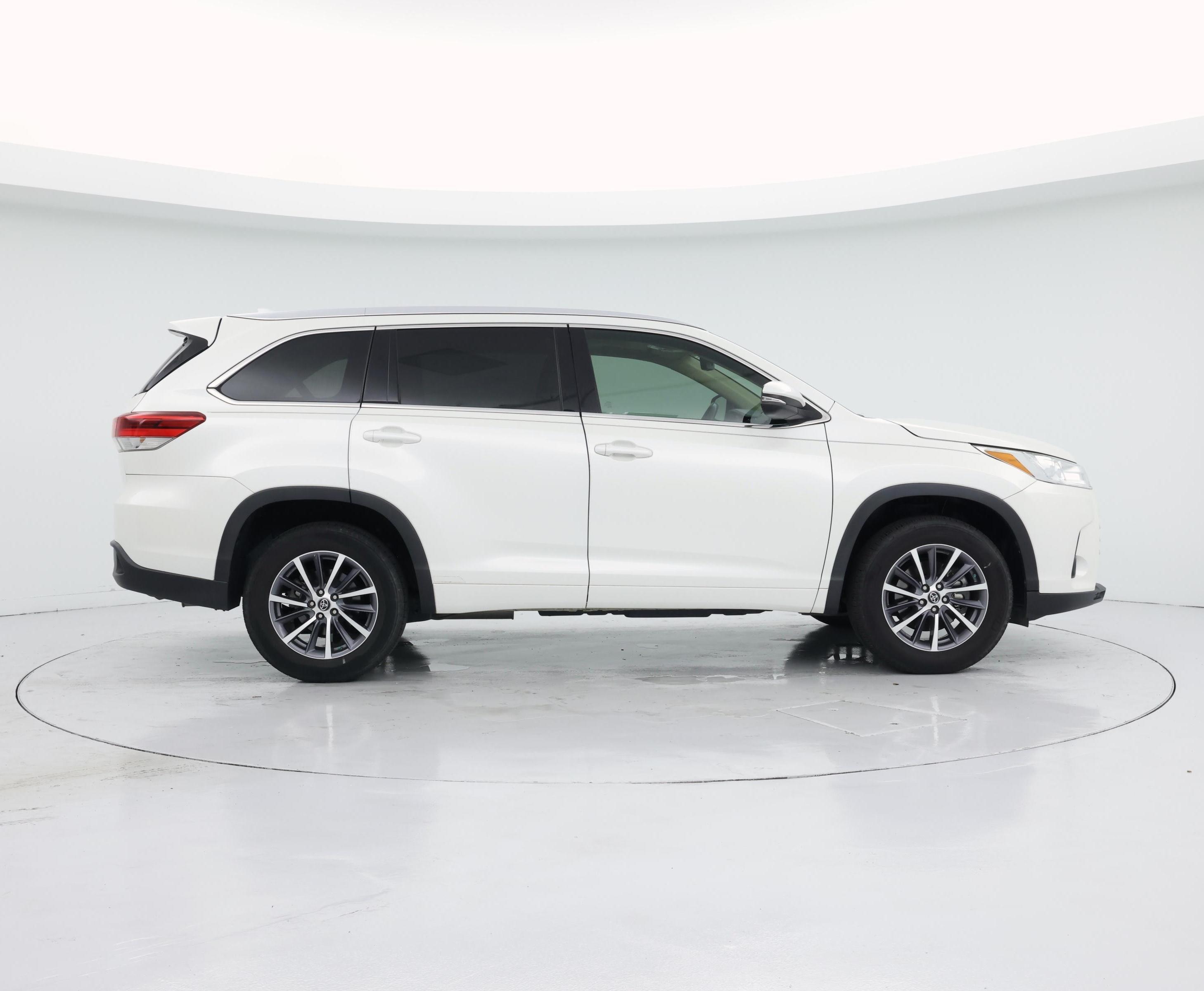 Thumbnail: 2017 Toyota Highlander - 7