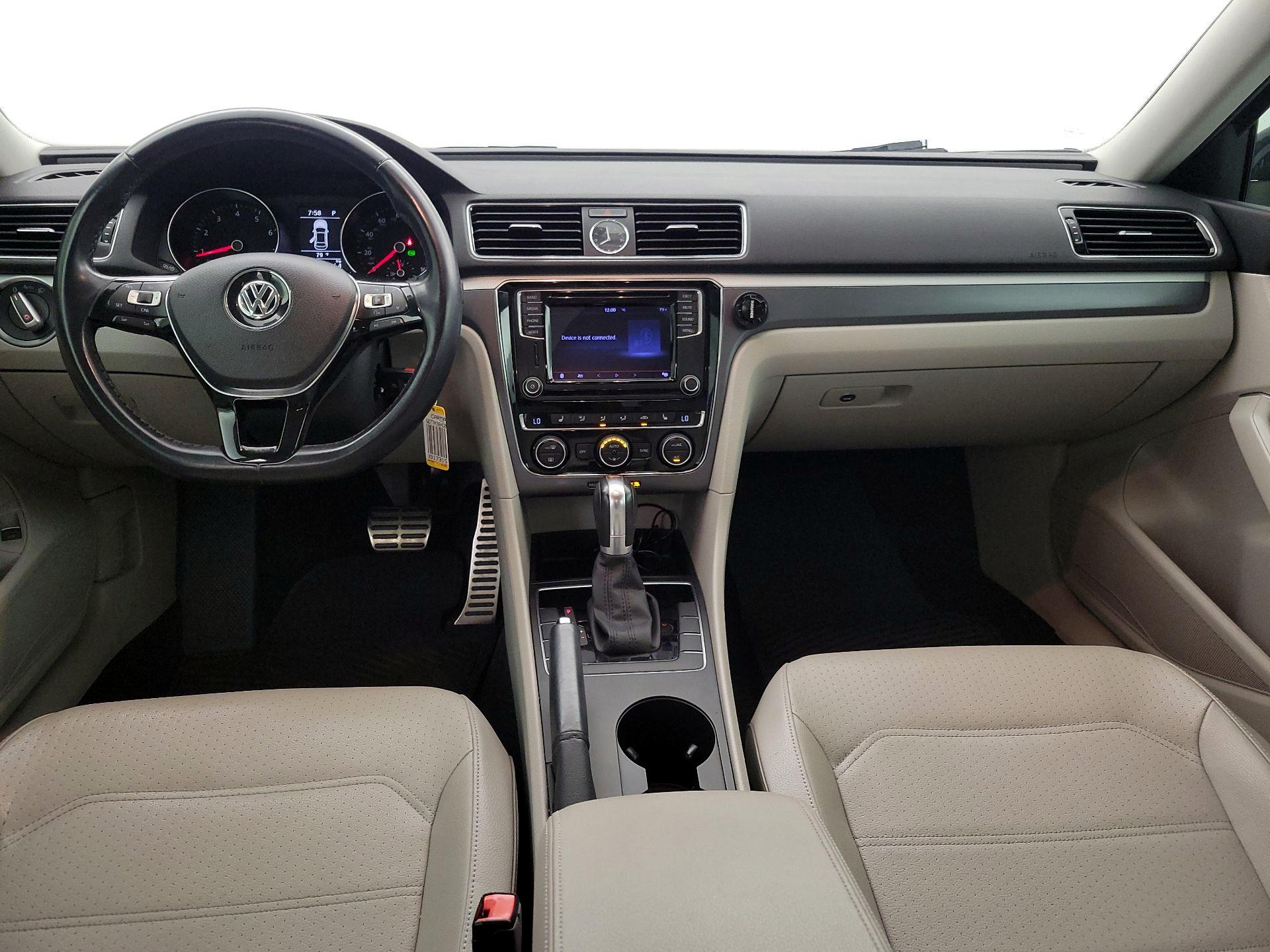 Thumbnail: 2017 Volkswagen Passat - 9