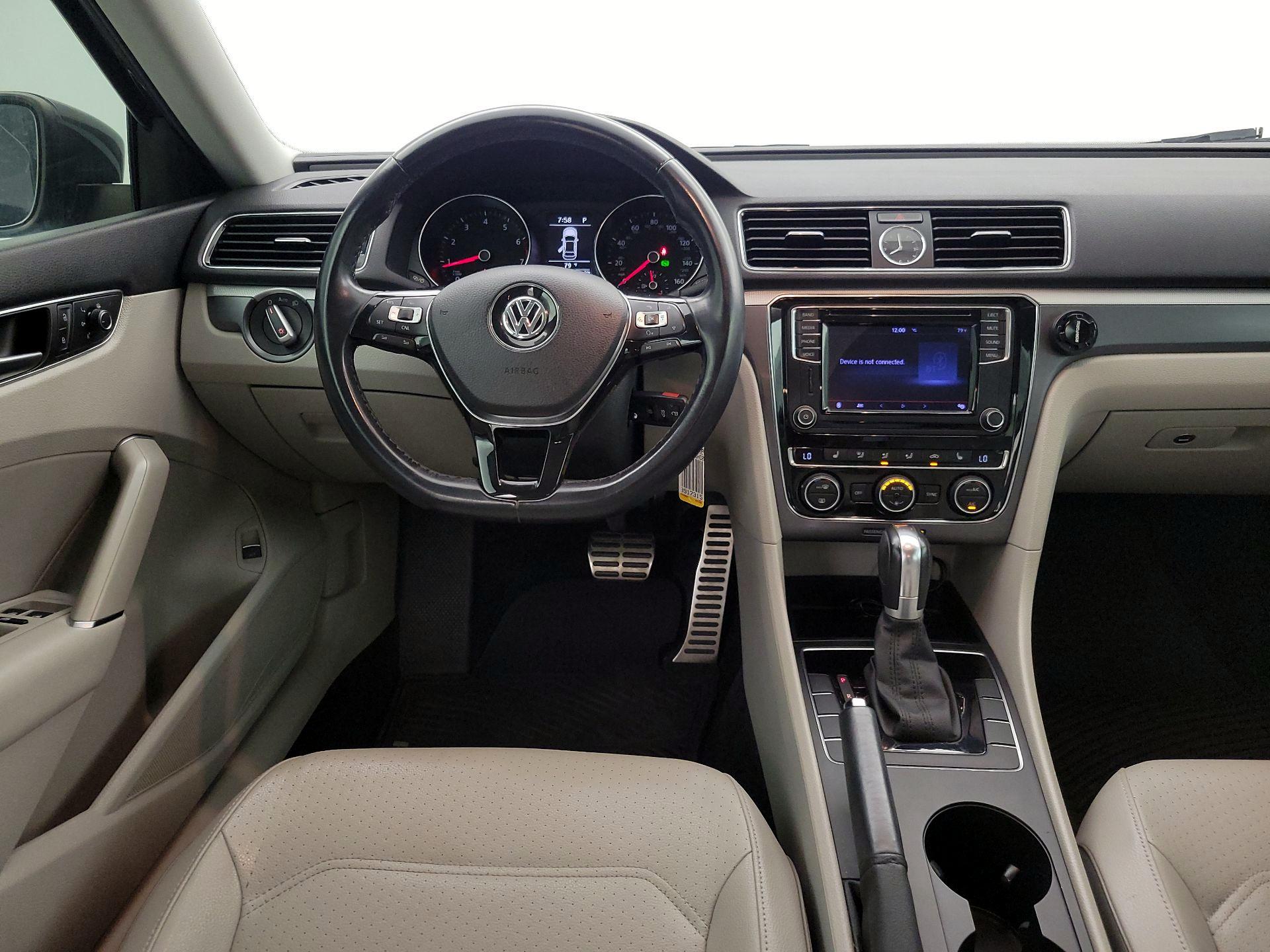 Thumbnail: 2017 Volkswagen Passat - 10