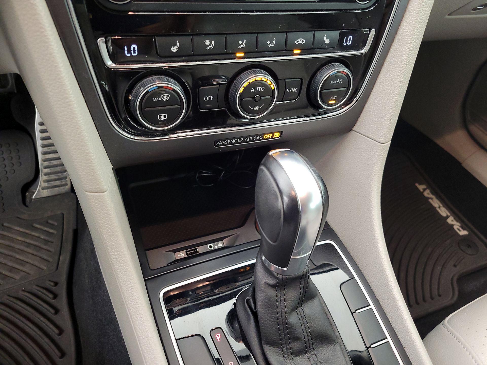 Thumbnail: 2017 Volkswagen Passat - 16