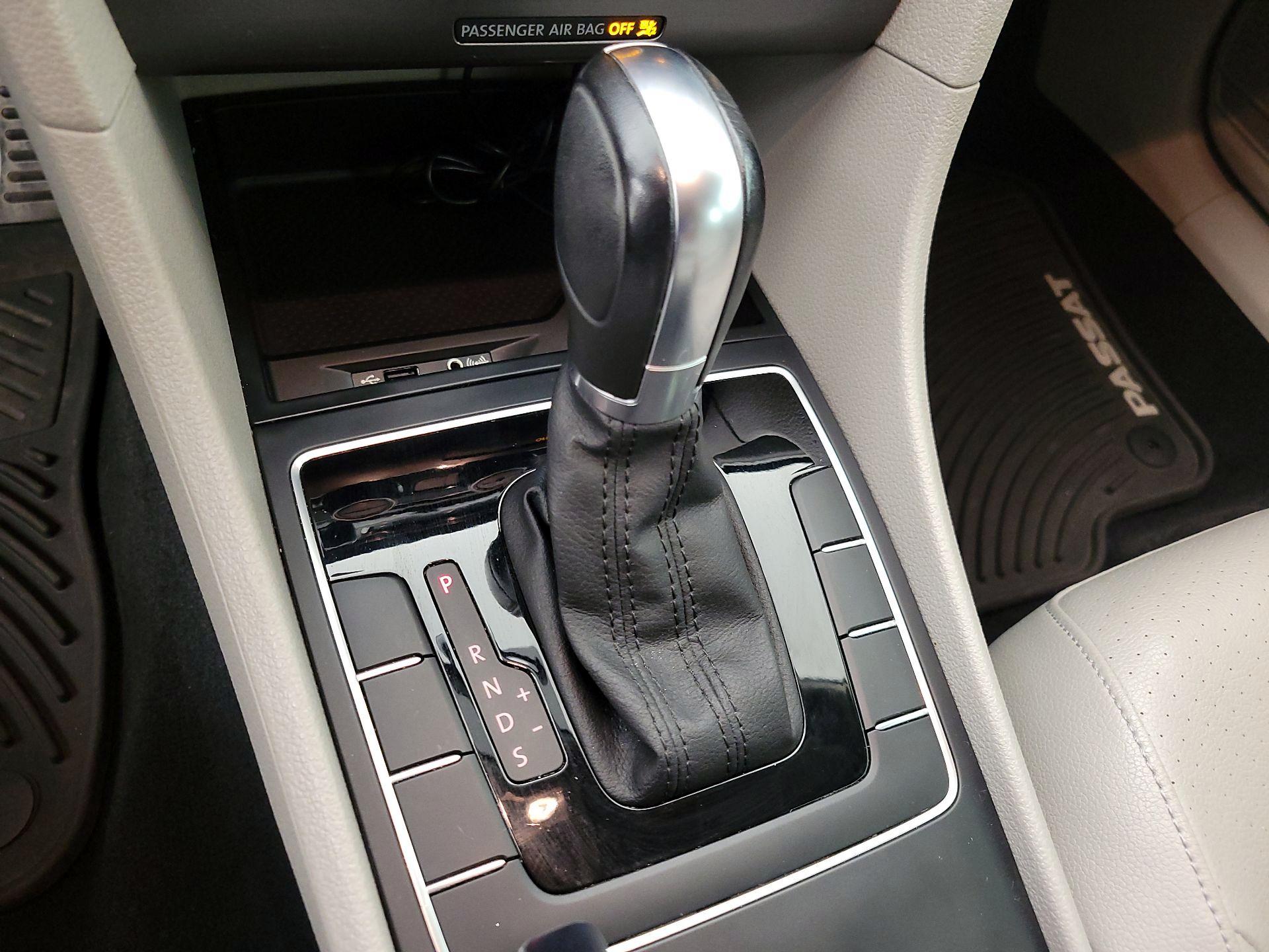 Thumbnail: 2017 Volkswagen Passat - 17