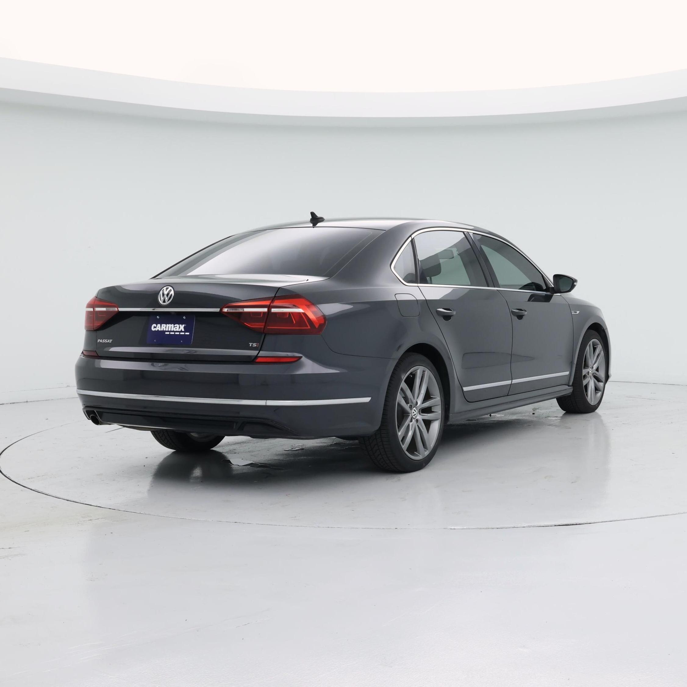 Thumbnail: 2017 Volkswagen Passat - 8