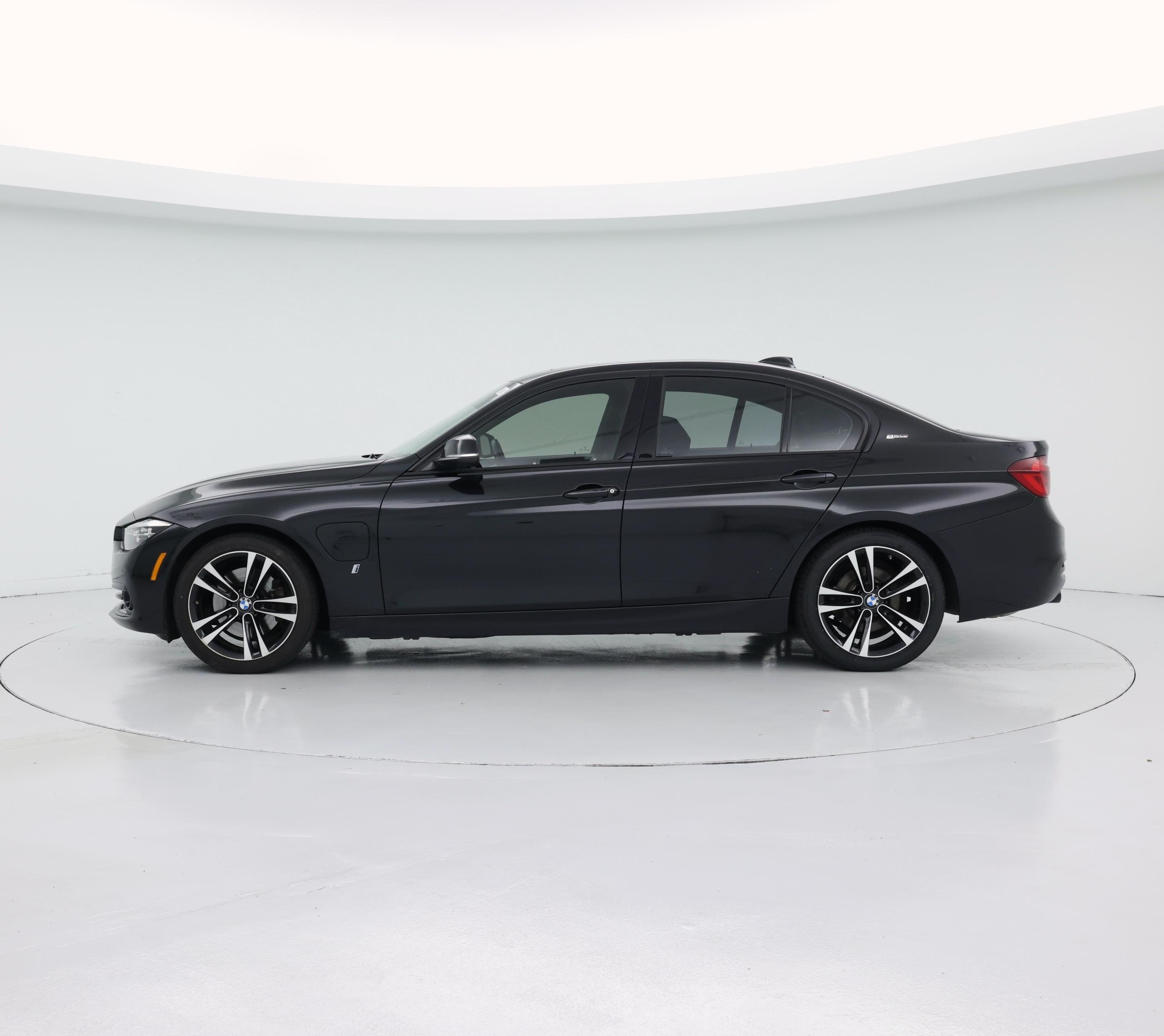 Thumbnail: 2018 BMW 3 Series - 3