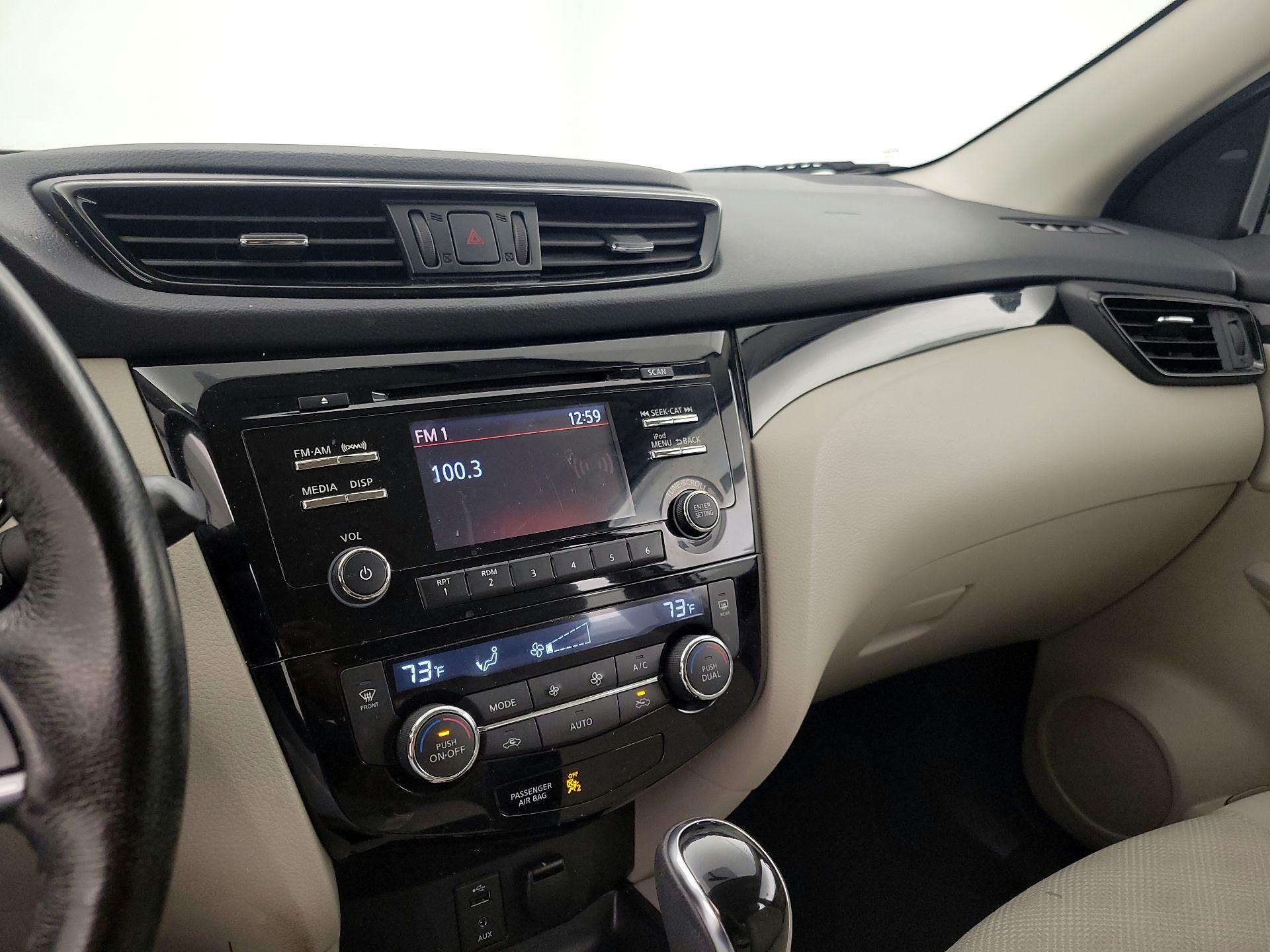 Thumbnail: 2018 Nissan Rogue Sport - 15