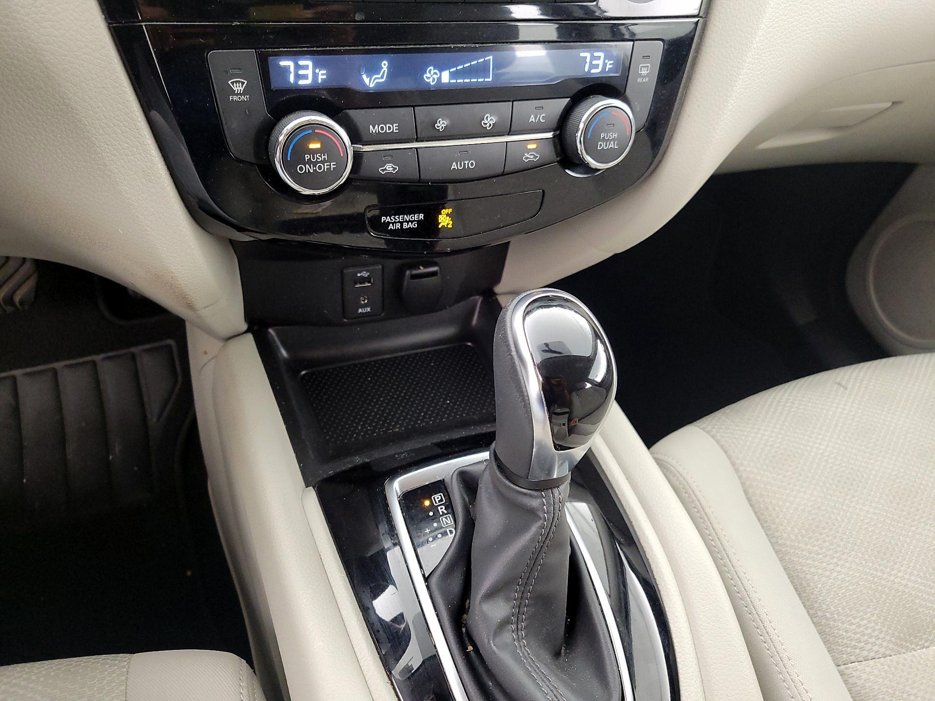 Thumbnail: 2018 Nissan Rogue Sport - 16