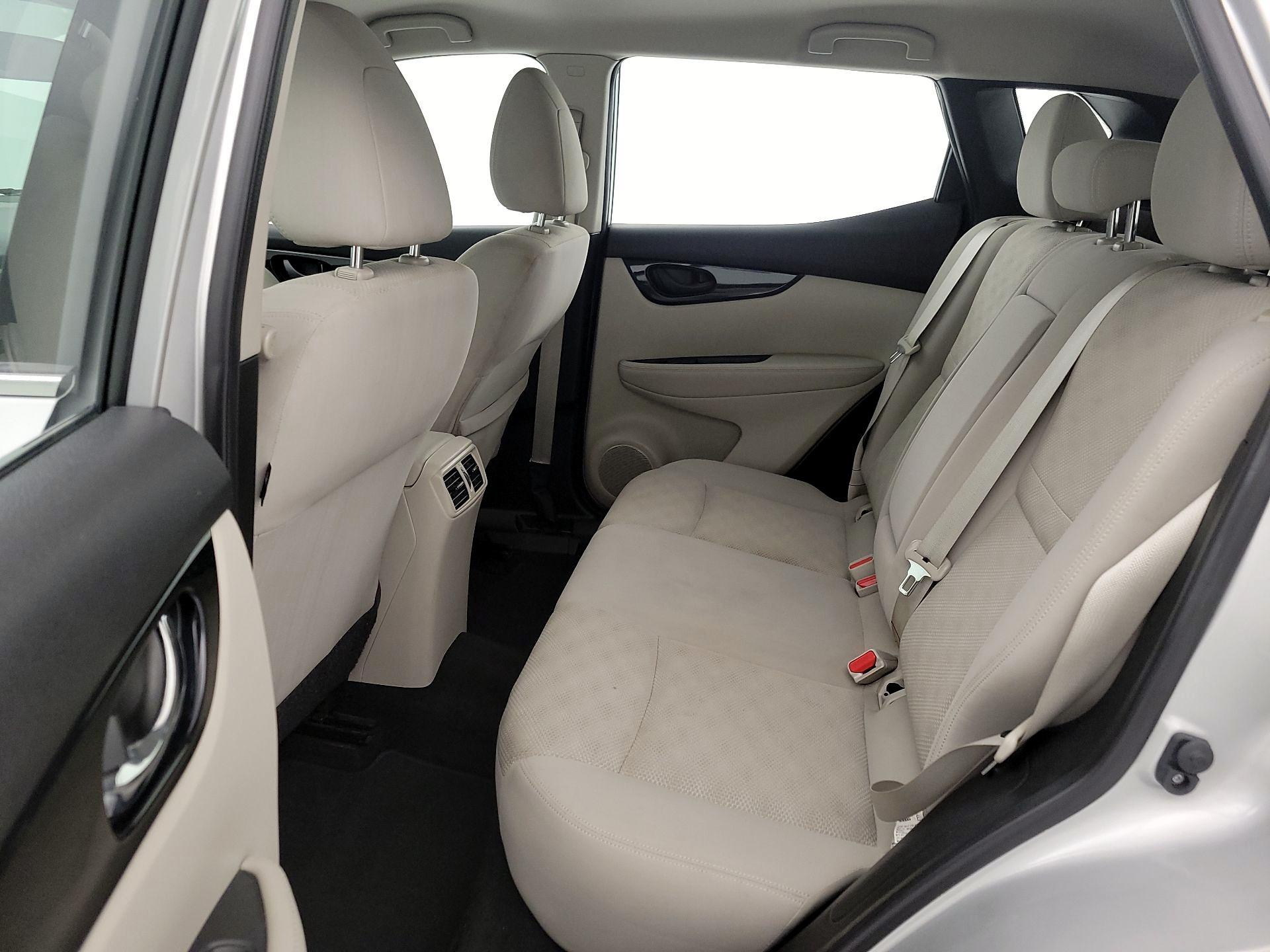 Thumbnail: 2018 Nissan Rogue Sport - 19