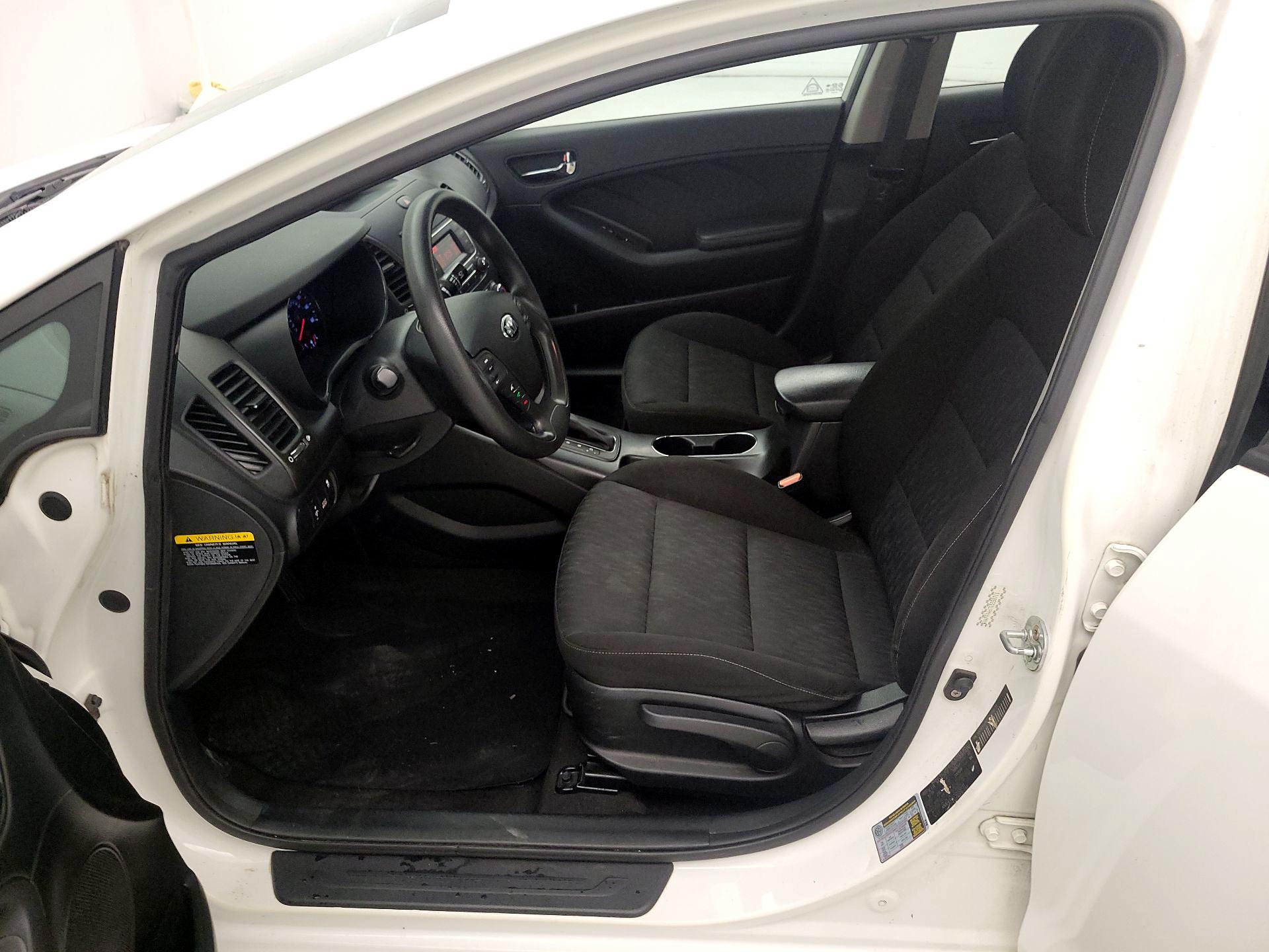 Thumbnail: 2016 Kia Forte - 11