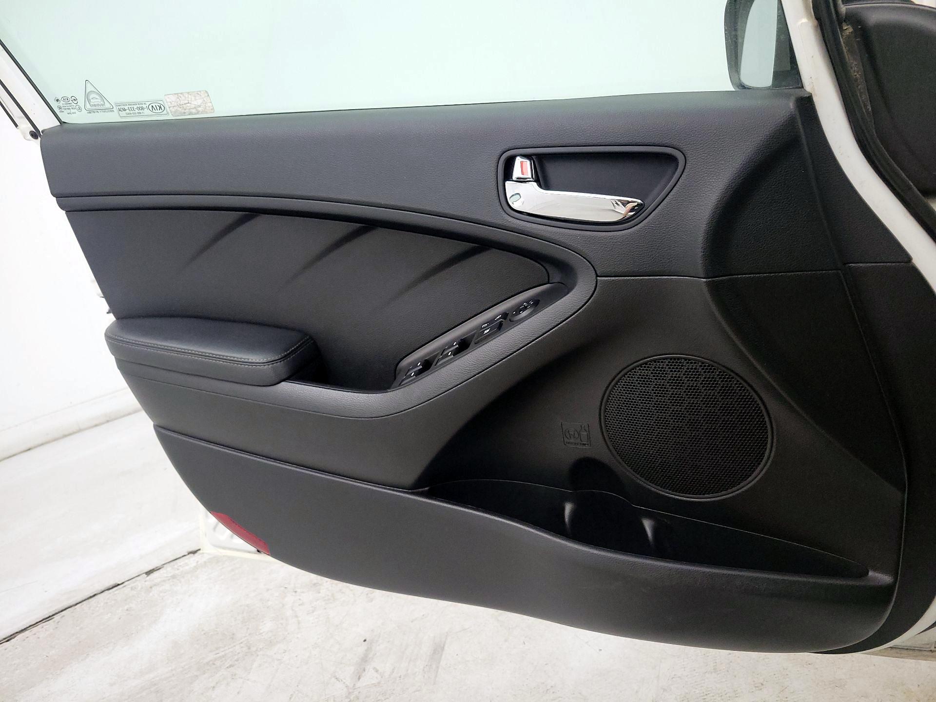 Thumbnail: 2016 Kia Forte - 12